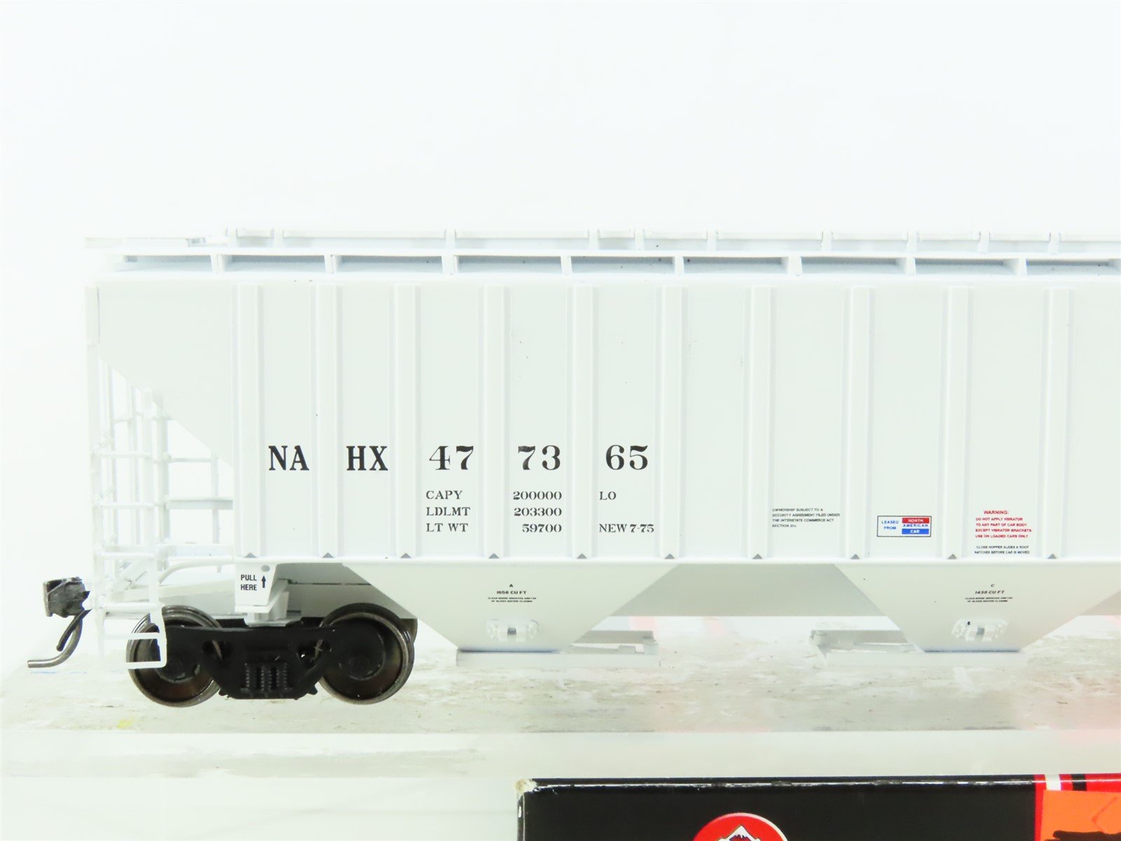 HO Scale InterMountain 45295-04 NAHX Big 6 Coop 3-Bay Covered Hopper #477365