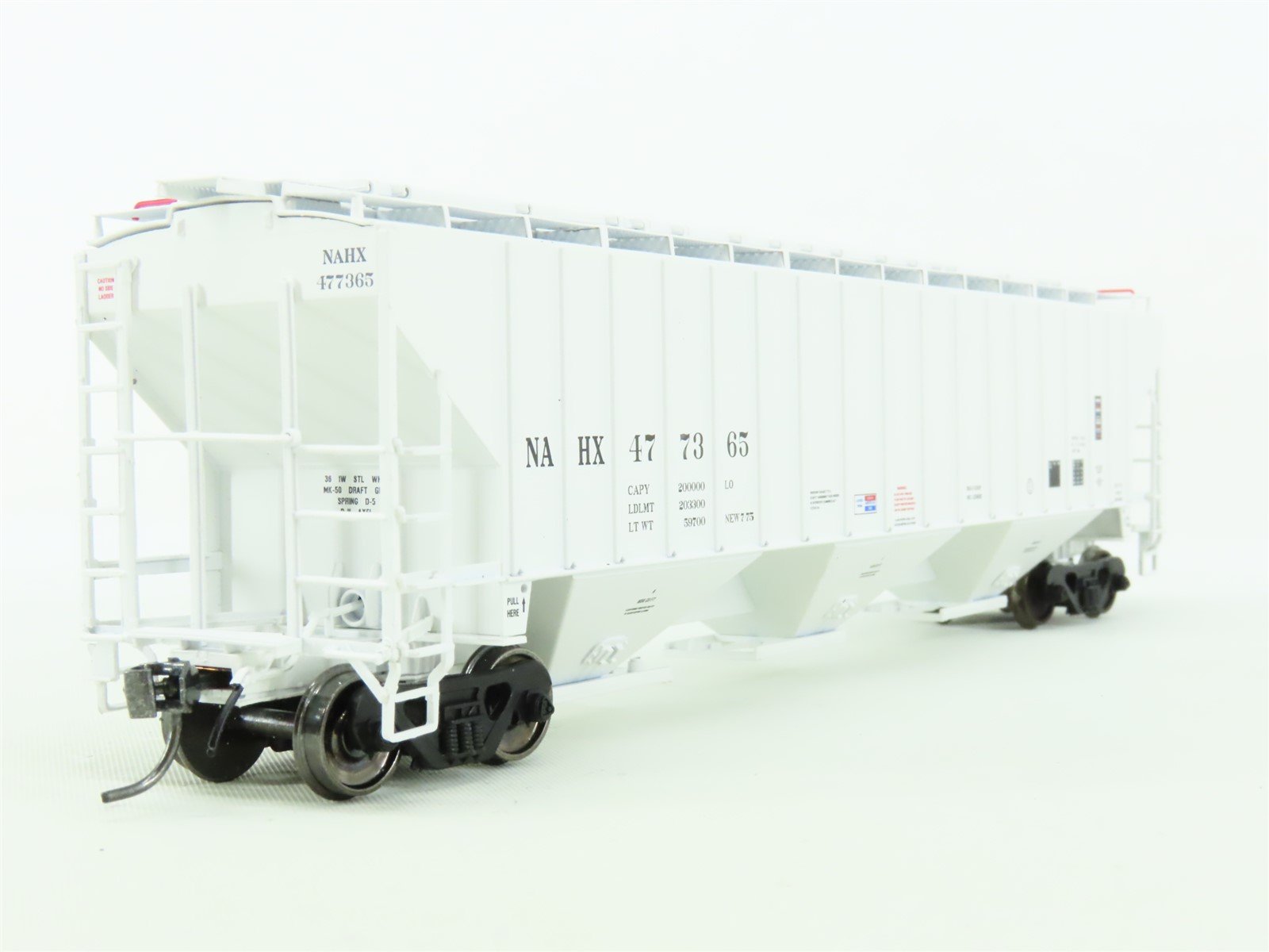 HO Scale InterMountain 45295-04 NAHX Big 6 Coop 3-Bay Covered Hopper #477365