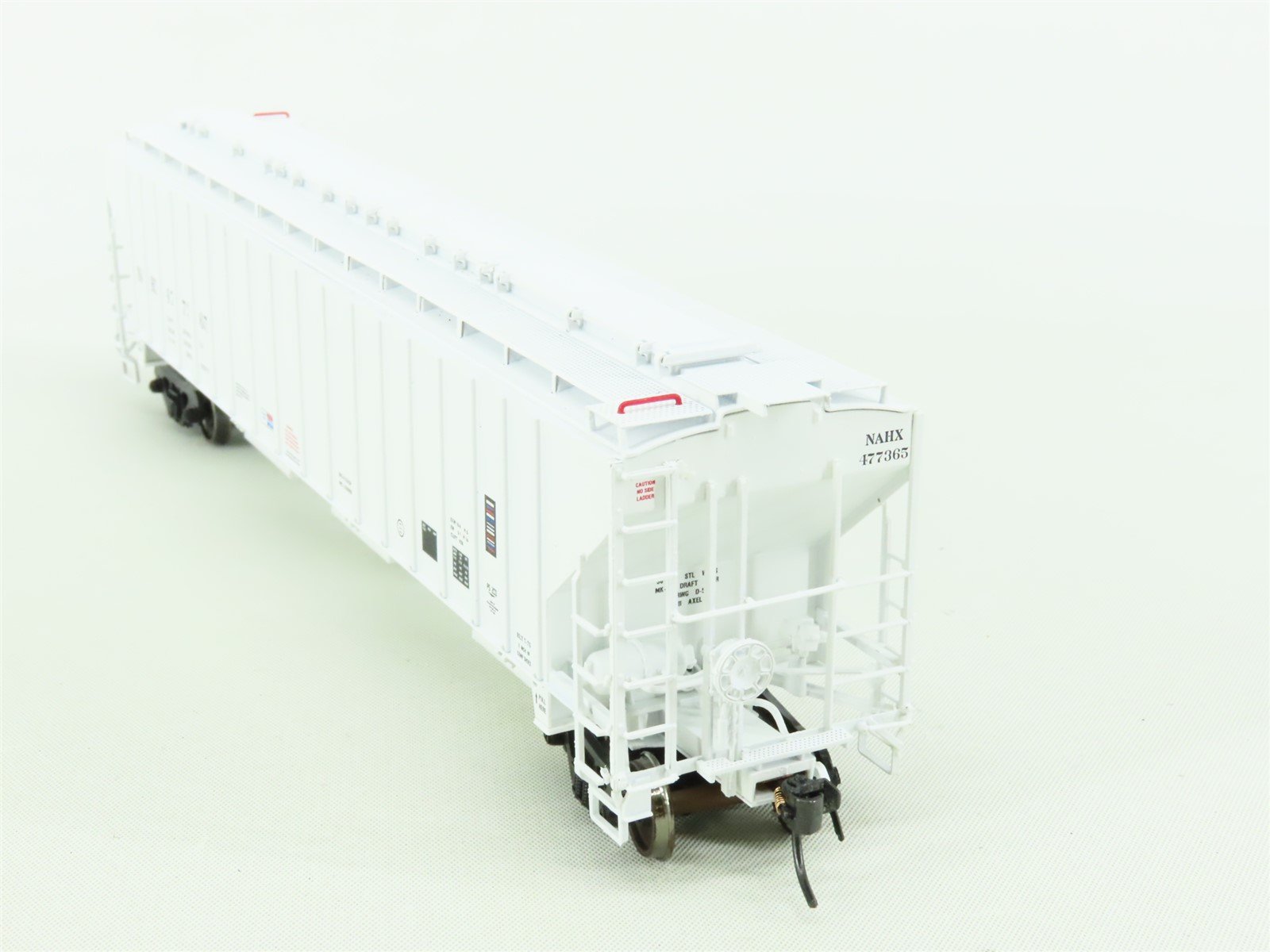HO Scale InterMountain 45295-04 NAHX Big 6 Coop 3-Bay Covered Hopper #477365