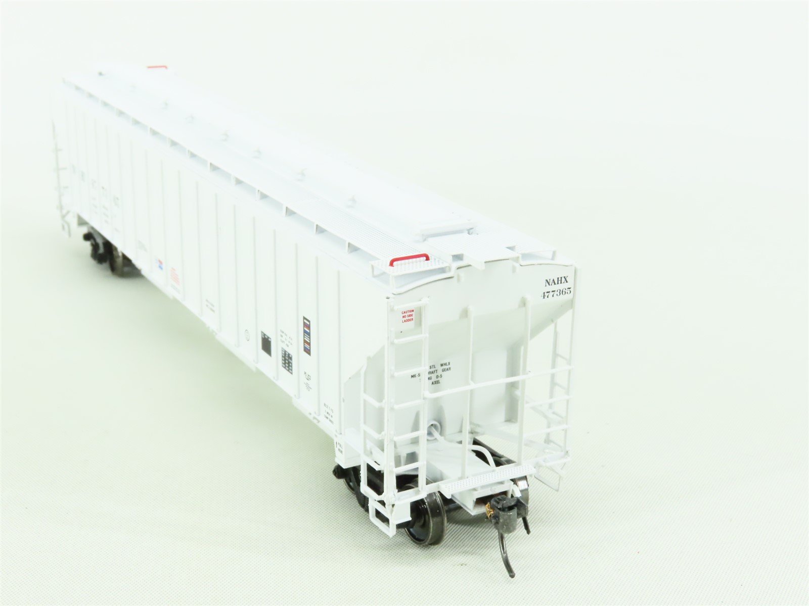HO Scale InterMountain 45295-04 NAHX Big 6 Coop 3-Bay Covered Hopper #477365