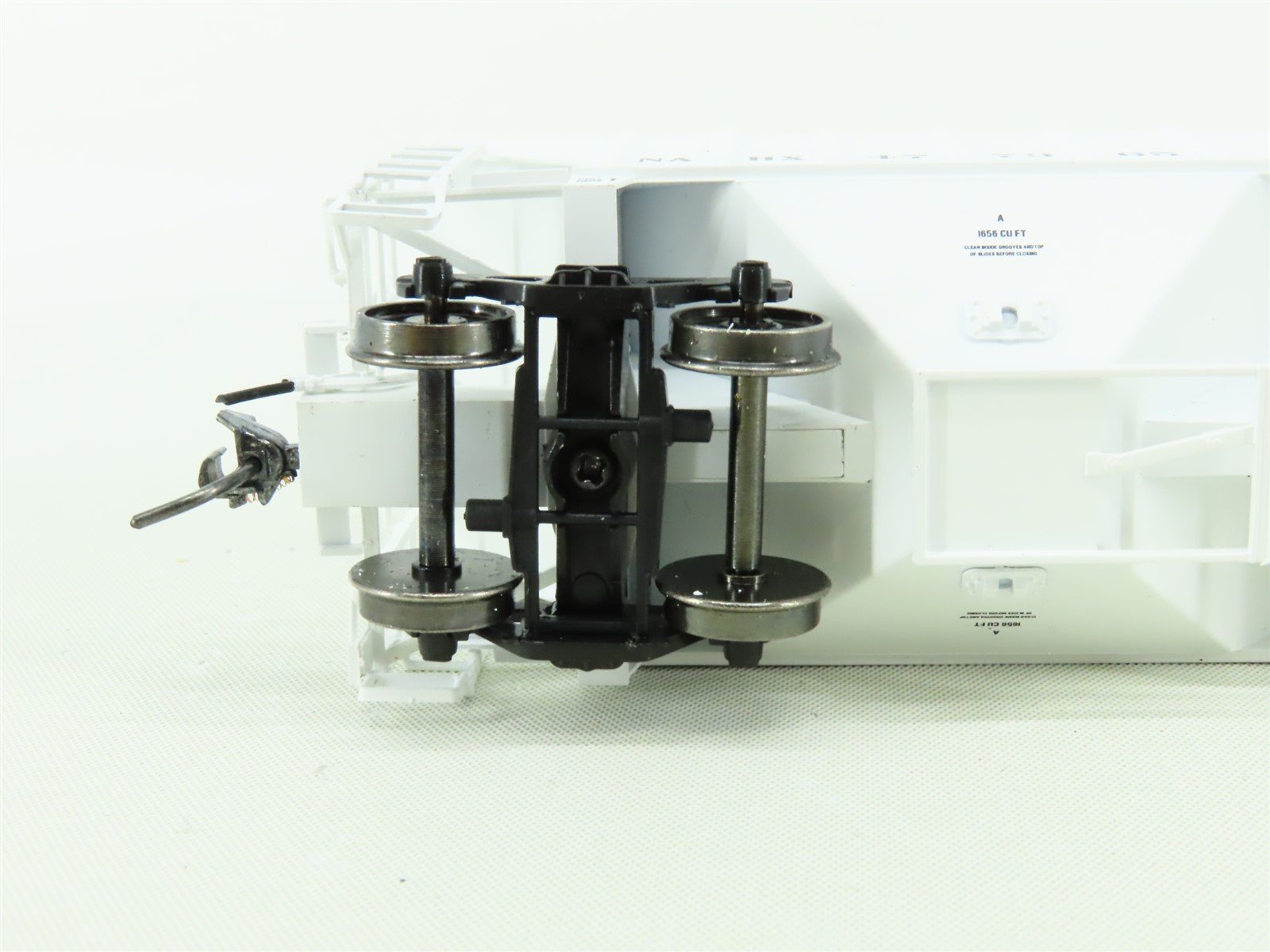 HO Scale InterMountain 45295-04 NAHX Big 6 Coop 3-Bay Covered Hopper #477365