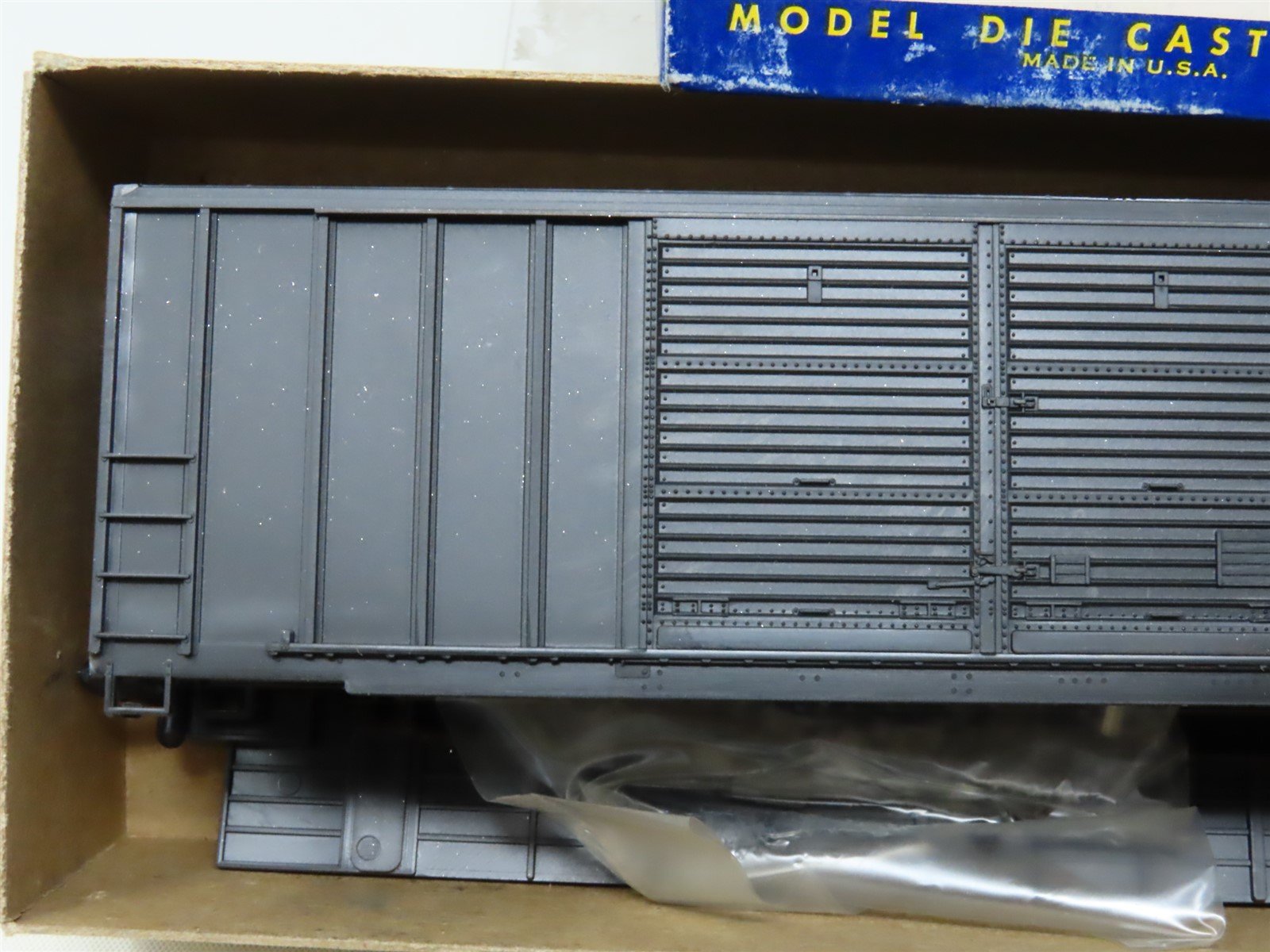 HO Scale Roundhouse Kit 3640 Undecorated 50' Double Door Steel Box Car