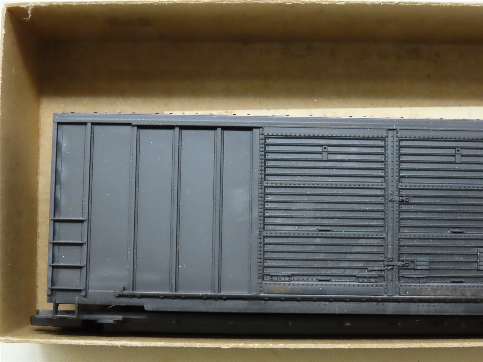 HO Scale Roundhouse Kit 3640 Undecorated 50' Double Door Steel Box Car