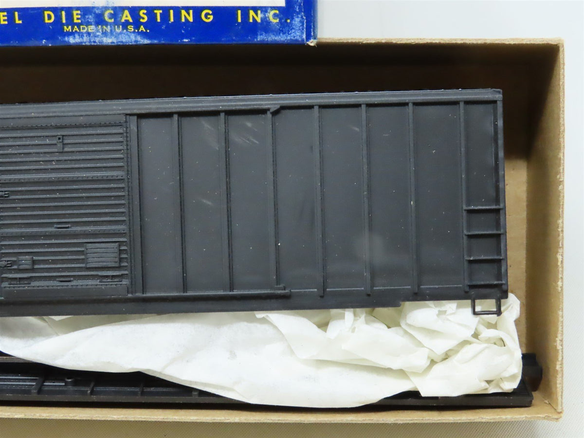 HO Scale Roundhouse Kit 3640 Undecorated 50&#39; Double Door Steel Box Car