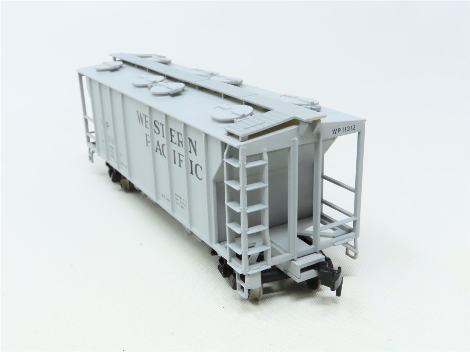 HO Scale Atlas 1820 WP Western Pacific PS-2 2-Bay Covered Hopper #11312