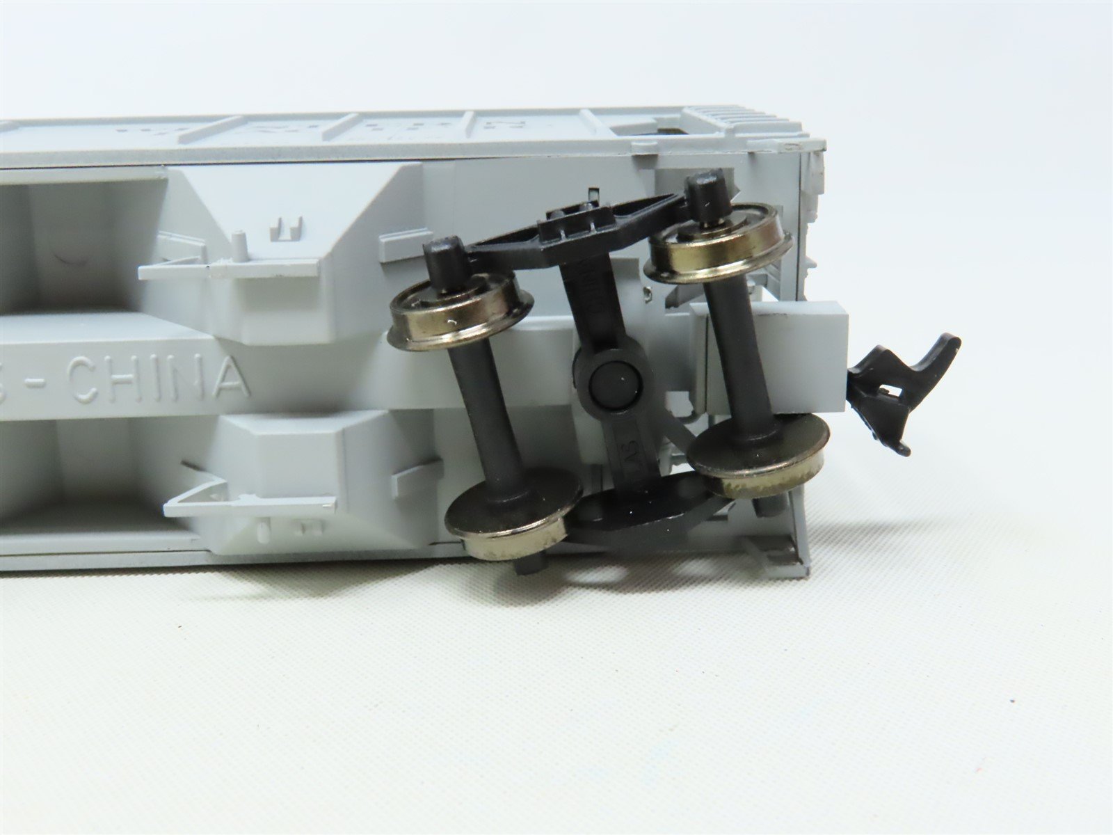 HO Scale Atlas 1820 WP Western Pacific PS-2 2-Bay Covered Hopper #11312