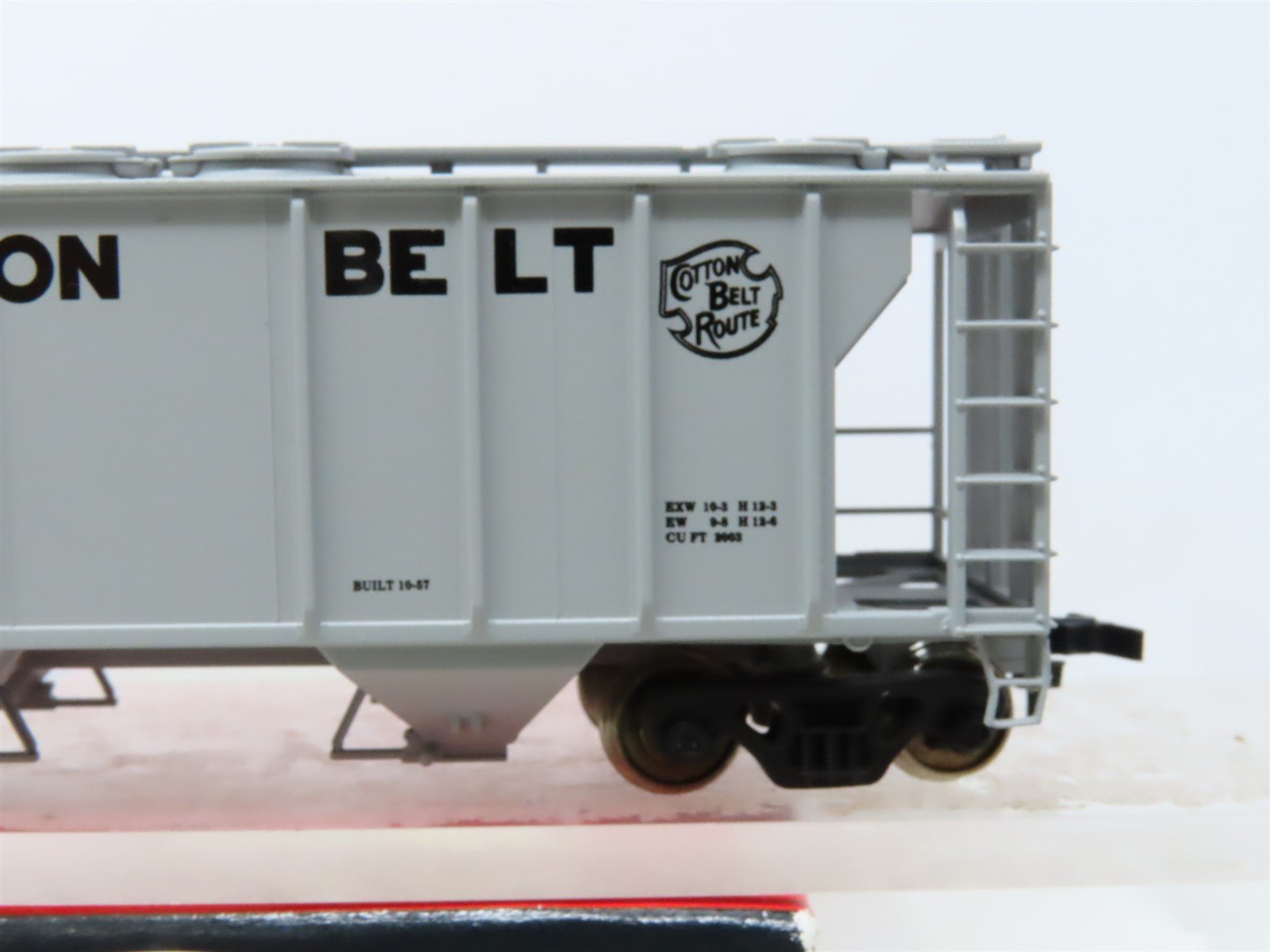 HO Scale Atlas 1805 SSW Cotton Belt Route PS-2 2-Bay Covered Hopper #77184
