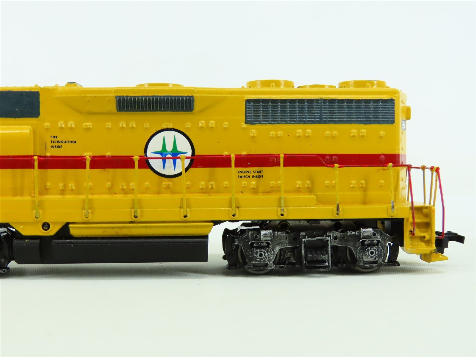 HO Scale Athearn BCH British Columbia Hydro EMD GP35 Diesel #384 - Custom
