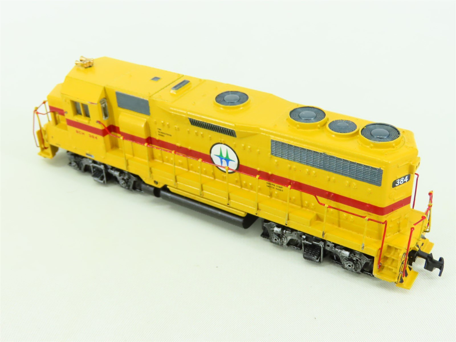 HO Scale Athearn BCH British Columbia Hydro EMD GP35 Diesel #384 - Custom