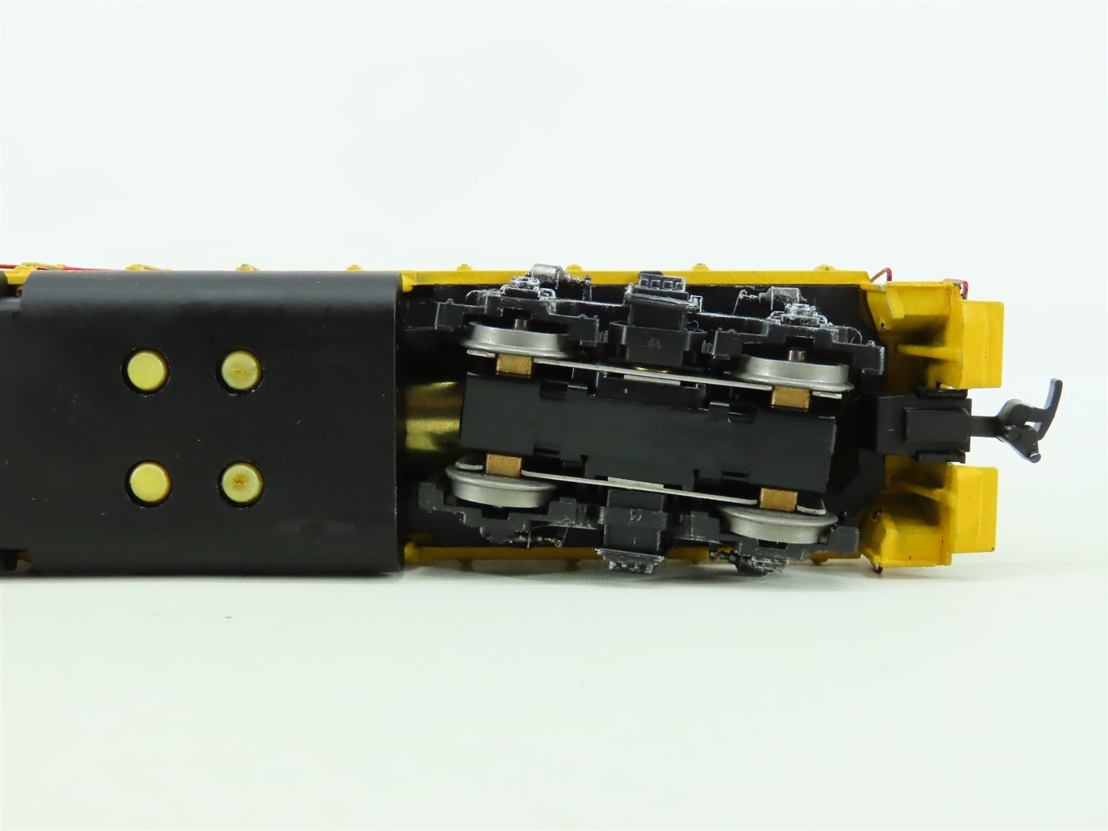 HO Scale Athearn BCH British Columbia Hydro EMD GP35 Diesel #384 - Custom