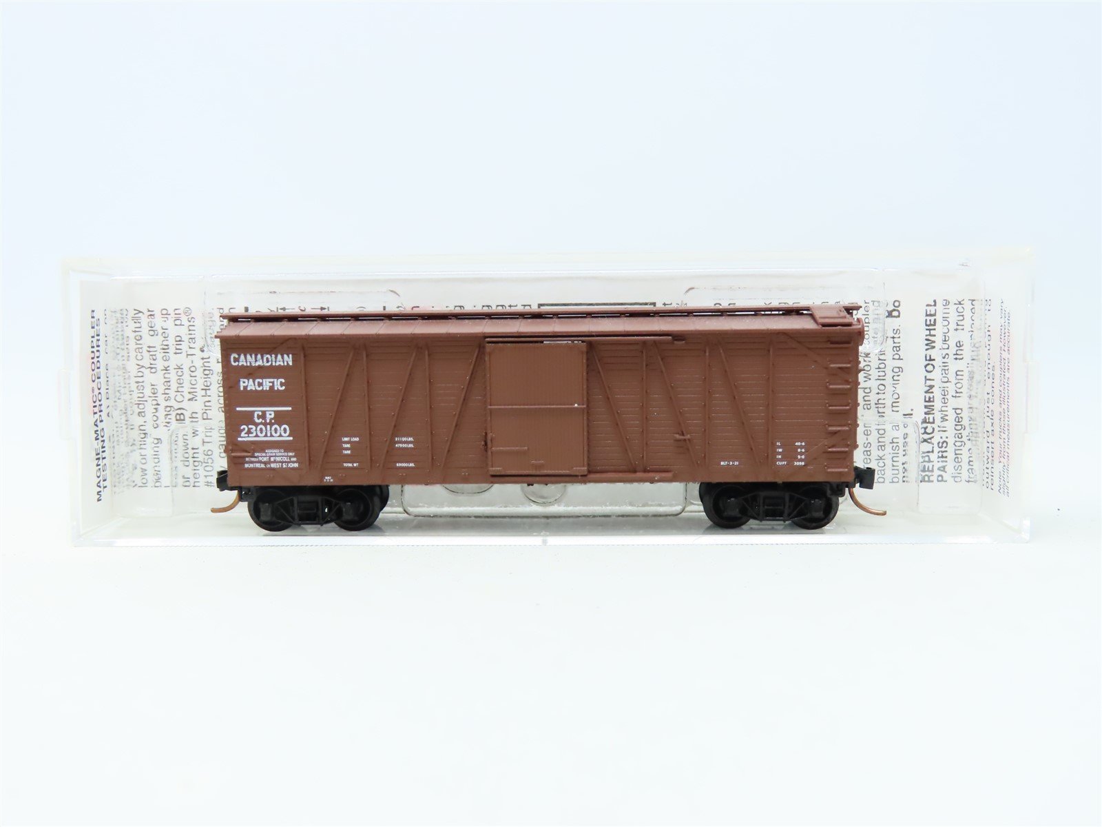 N Scale Micro-Trains MTL #28120 CP Canadian Pacific 40' Box Car #230100