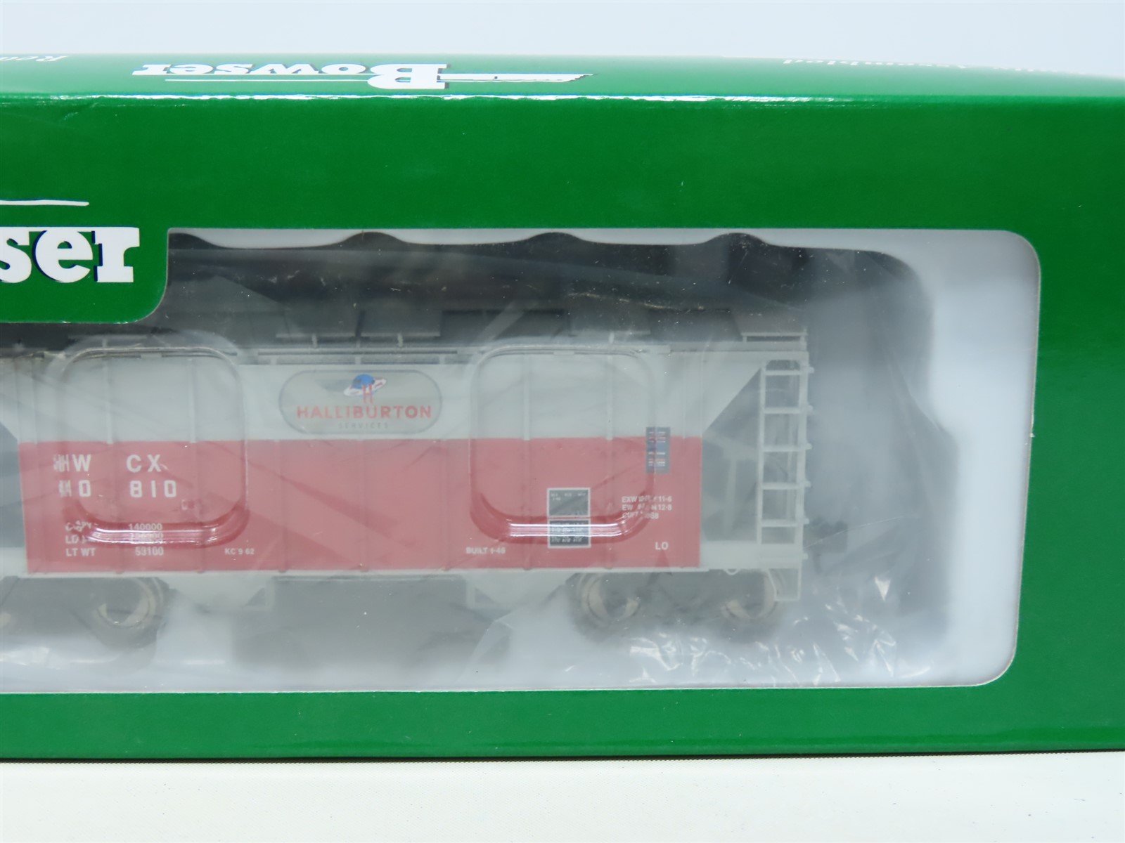 HO Scale Bowser #42227 HWCX Halliburton Services 2-Bay Covered Hopper #40810