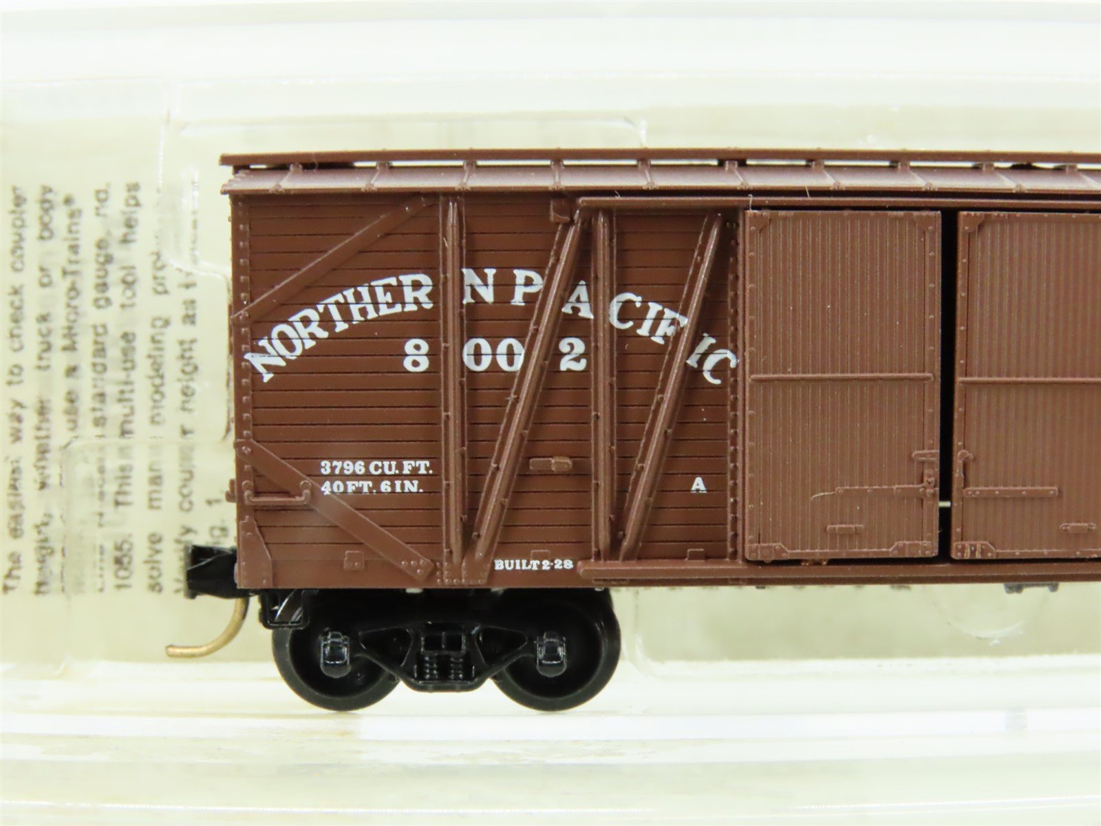 N Micro-Trains MTL 29030 NP Northern Pacific 40' Outside Braced Box Car #8002