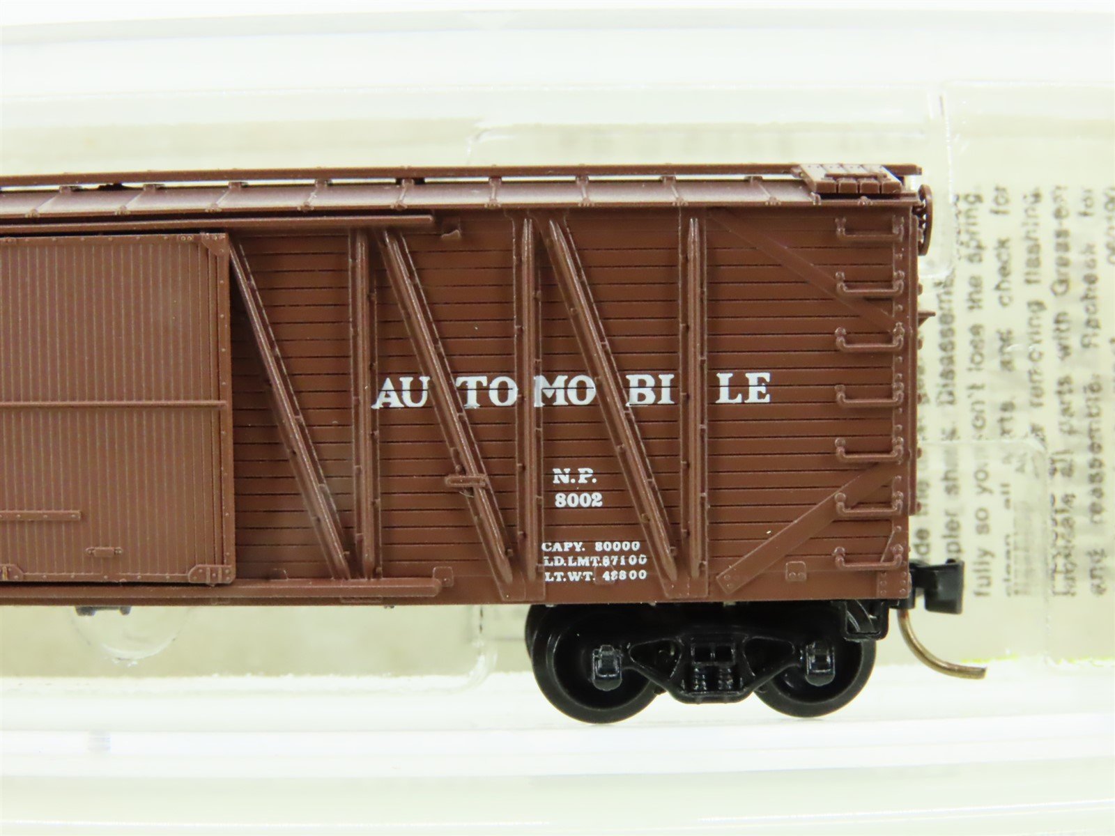 N Micro-Trains MTL 29030 NP Northern Pacific 40' Outside Braced Box Car #8002