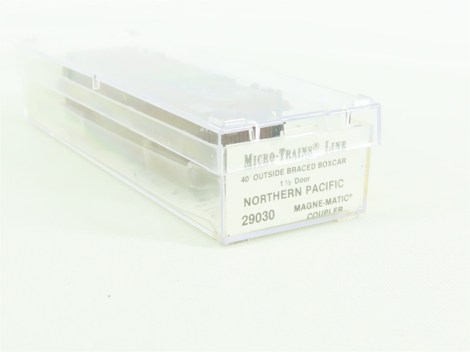 N Micro-Trains MTL 29030 NP Northern Pacific 40' Outside Braced Box Car #8002