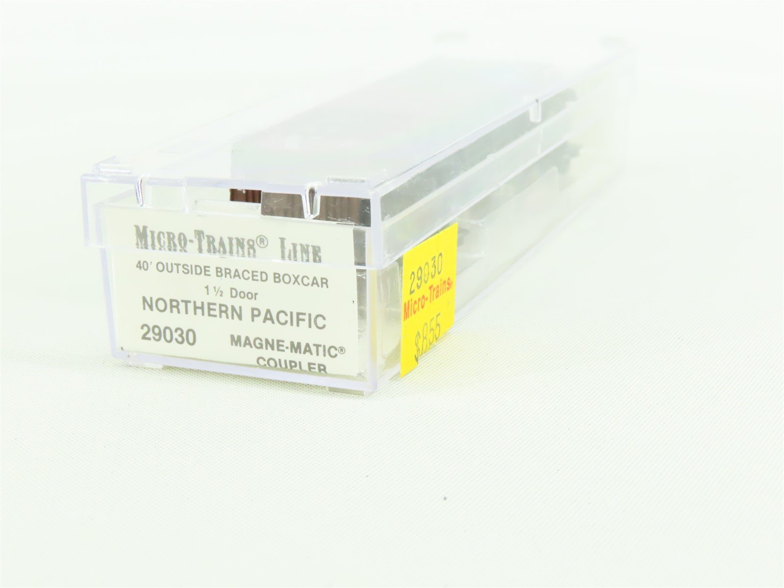 N Micro-Trains MTL 29030 NP Northern Pacific 40' Outside Braced Box Car #8002