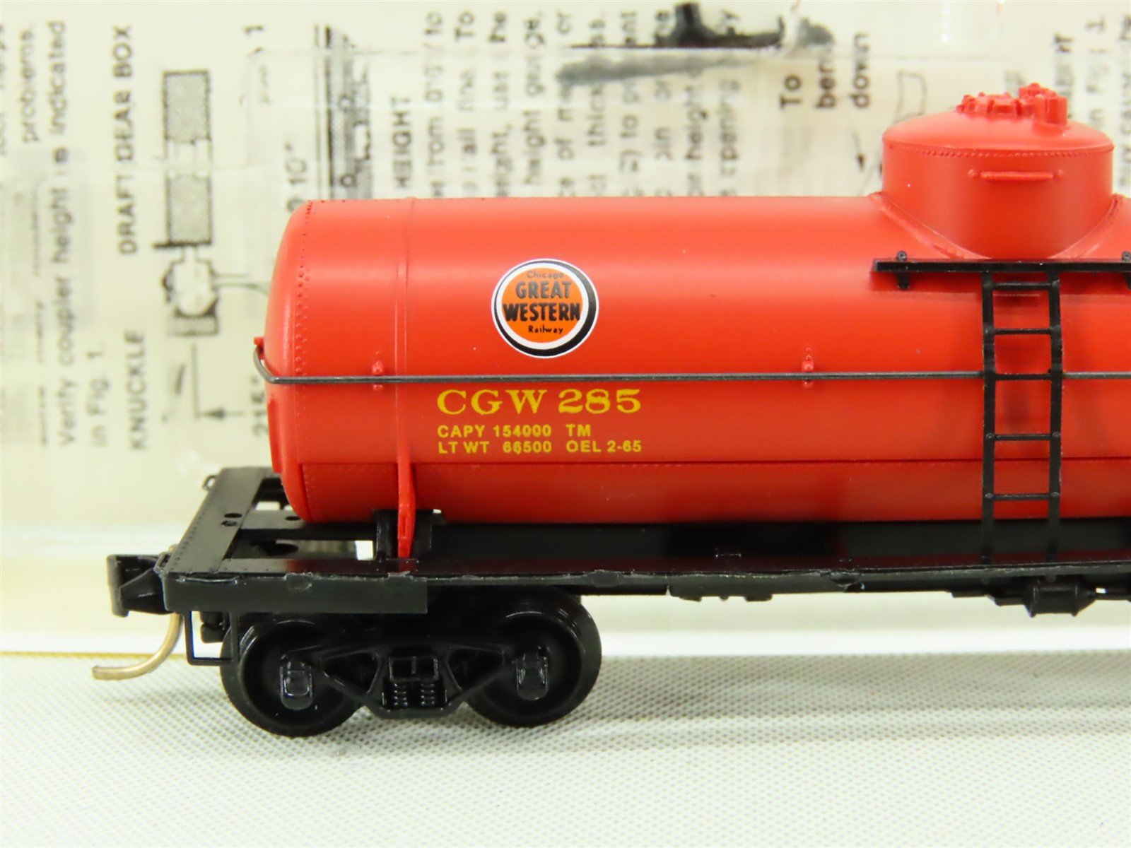N Micro-Trains MTL 65300 CGW Chicago Great Western 39' Single Dome Tank Car #285