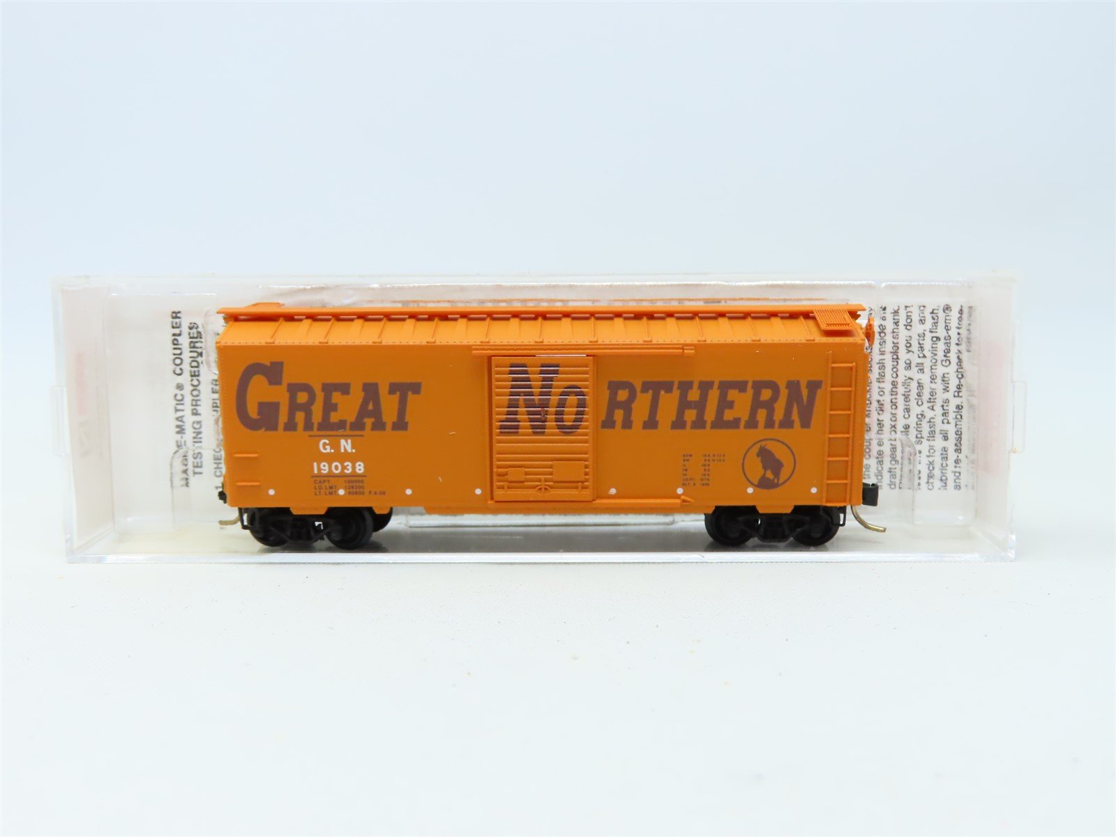 N Micro-Trains MTL #20166 GN 'Circus Train Car' 40' Single Door Box Car #19038