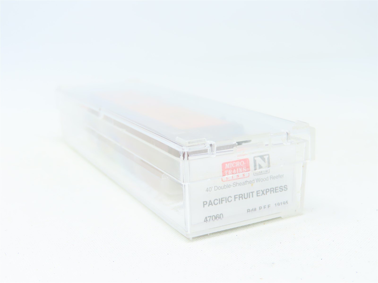 N Scale Micro-Trains MTL 47060 PFE Pacific Fruit Express 40' Reefer #19195