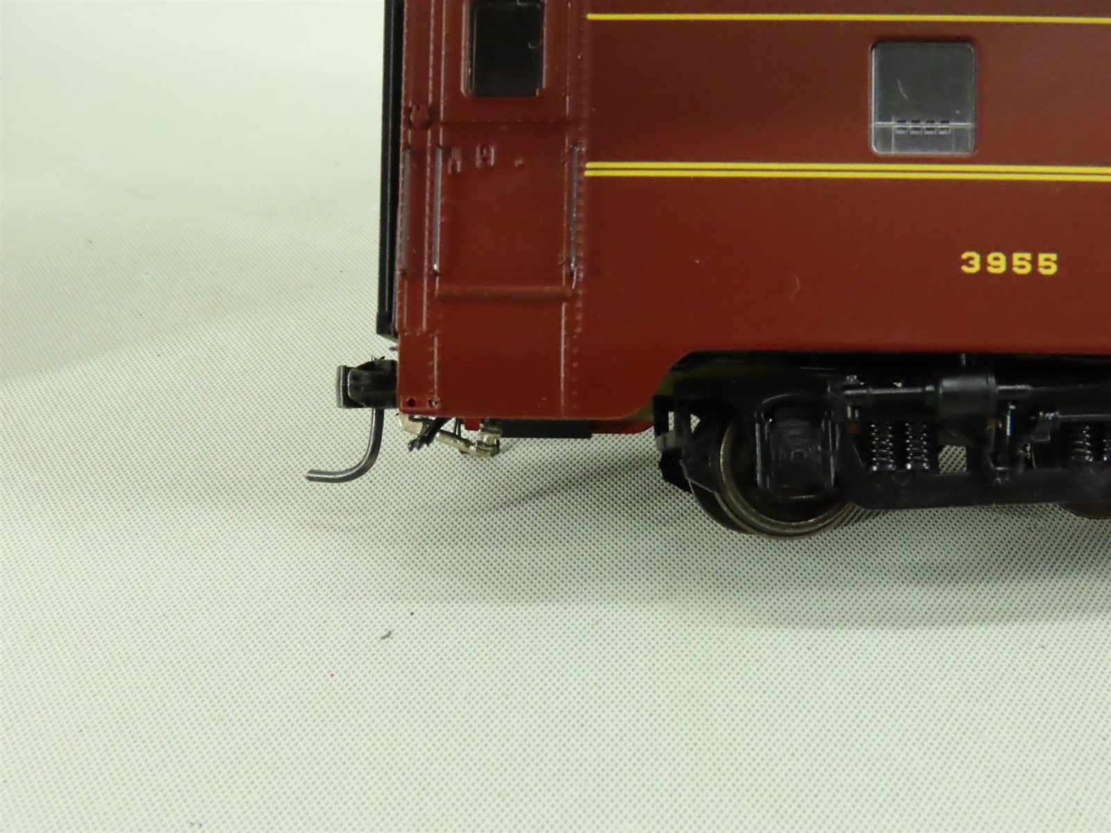 HO Scale Like-New old stock - Concor - Pennsylvania - Baggage Mail  Passenger Train Car with Interior Lighting-Pantograph!!