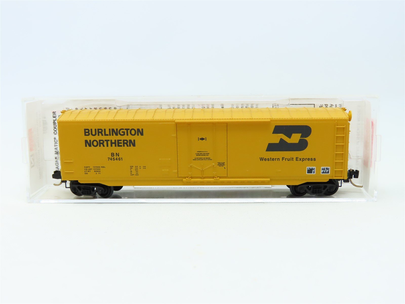 N Scale Micro-Trains MTL 38160 BN Burlington Northern 40' Reefer #745461