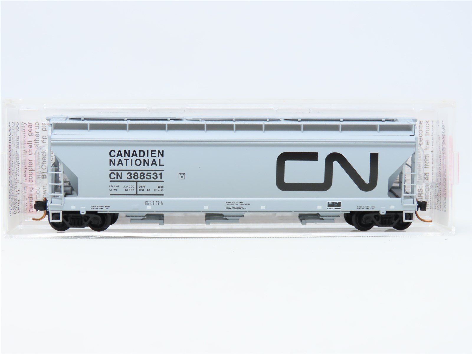 N Micro-Trains MTL 09400230 CN Canadian National 3-Bay Covered Hopper #388531
