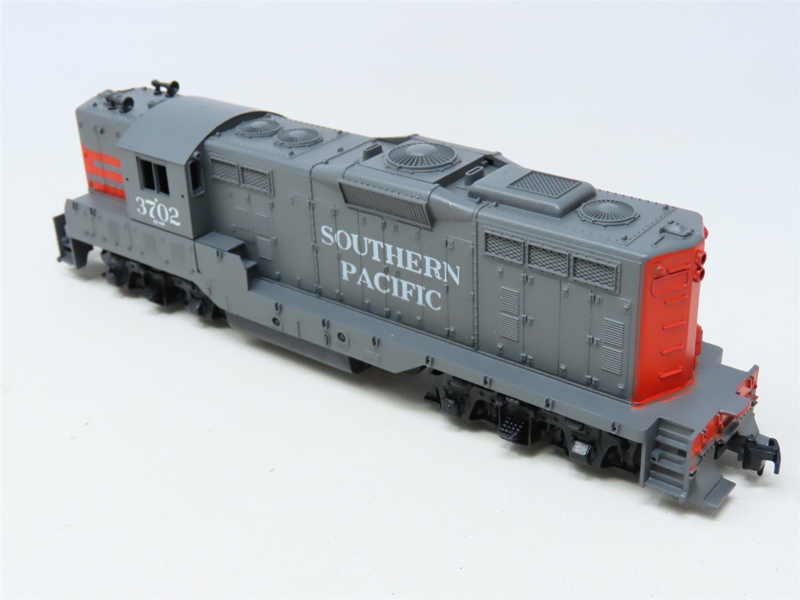 Gp9 Model HO Scale Athearn 3053 SP Southern Pacific EMD GP9 Diesel #3702 - Unpow ...