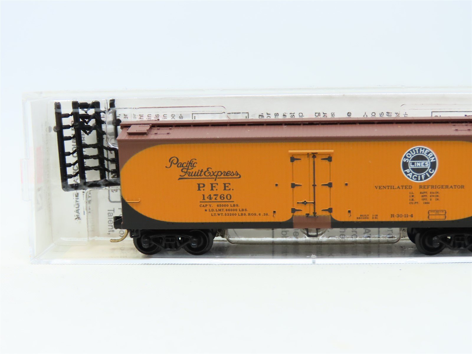 N Scale Micro-Trains MTL 49500 PFE Pacific Fruit Express 40' Wood Reefer #14760