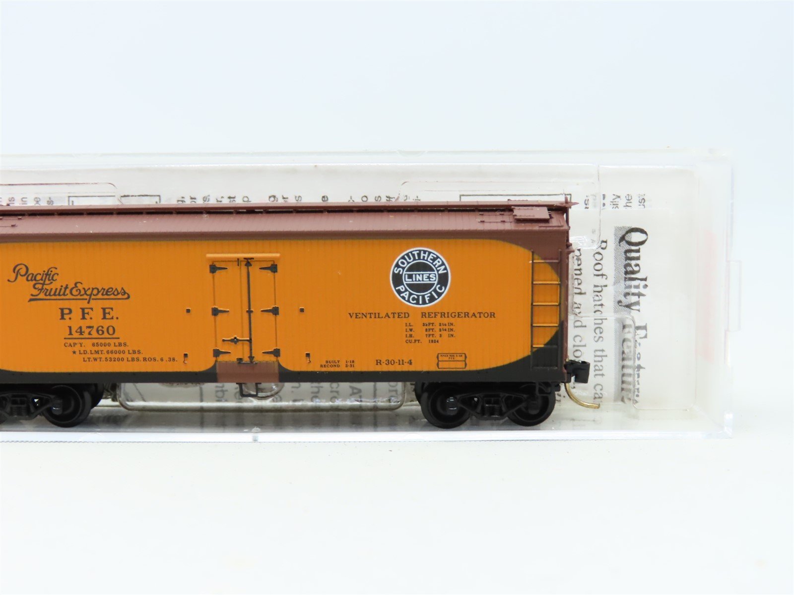 N Scale Micro-Trains MTL 49500 PFE Pacific Fruit Express 40' Wood Reefer #14760