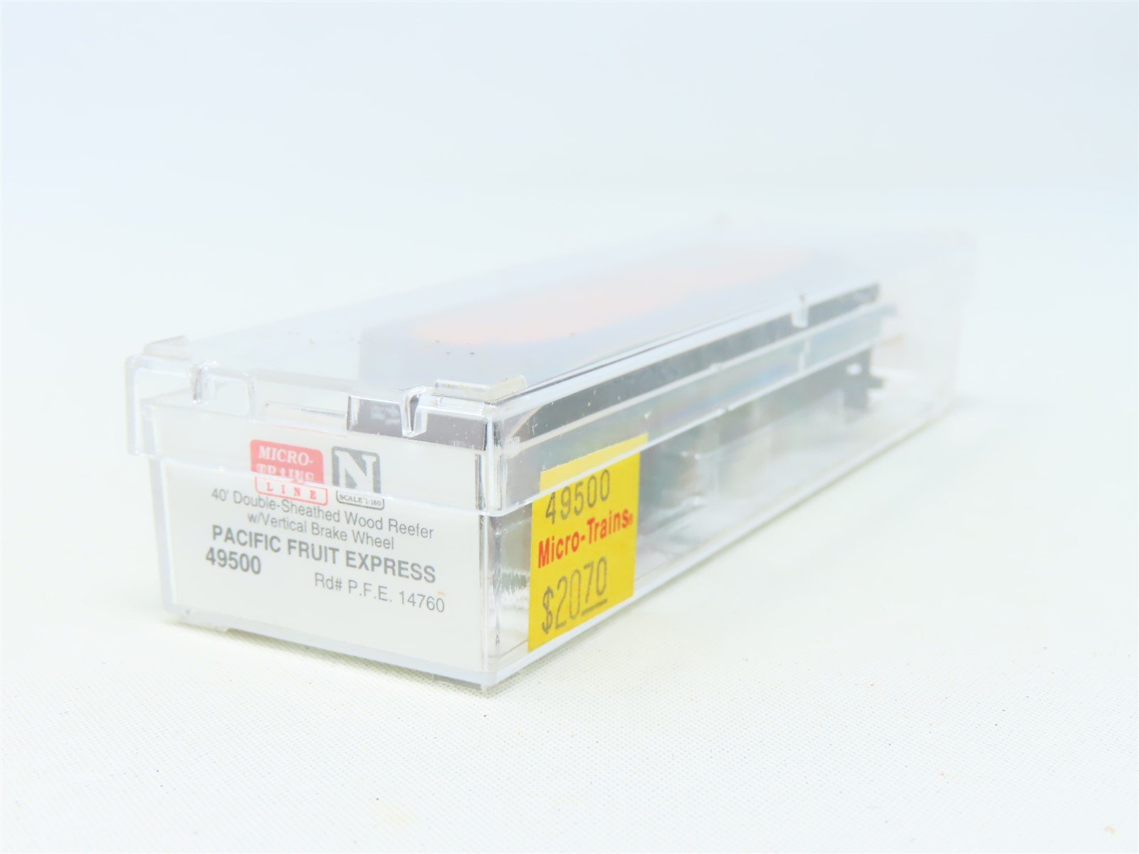 N Scale Micro-Trains MTL 49500 PFE Pacific Fruit Express 40' Wood Reefer #14760