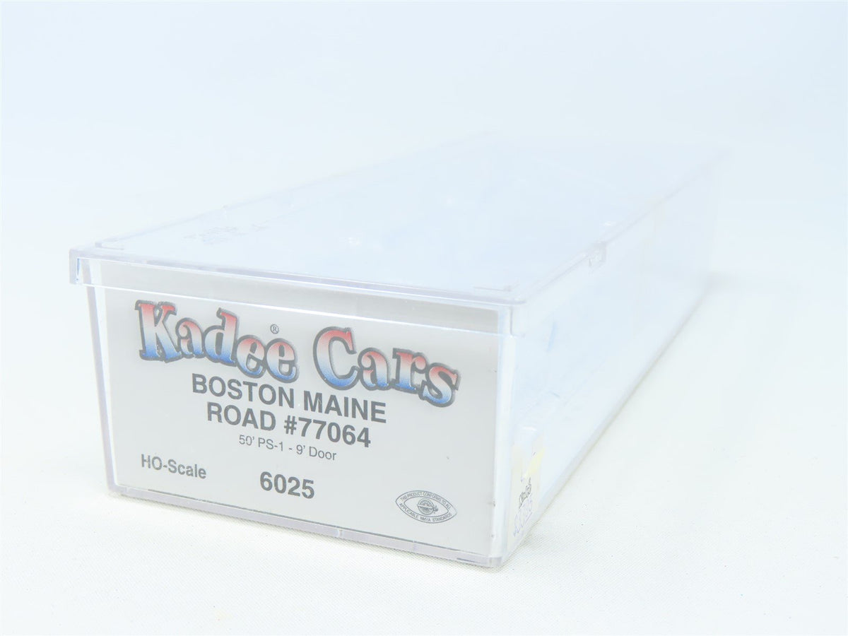 HO Scale Kadee 6025 BM Boston &amp; Maine 50&#39; PS-1 Single Door Box Car #77064