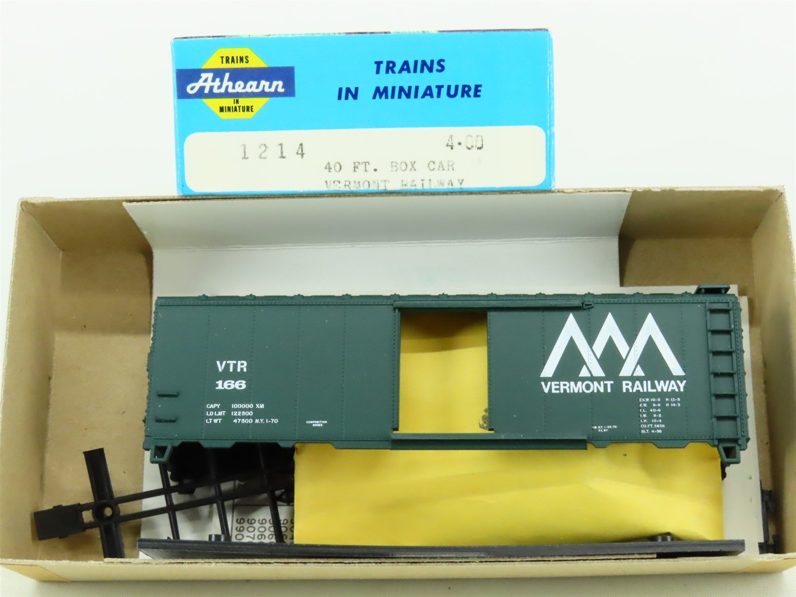 HO Scale Athearn Kit #1214 VTR Vermont Railway 40' Single Door Box Car #166