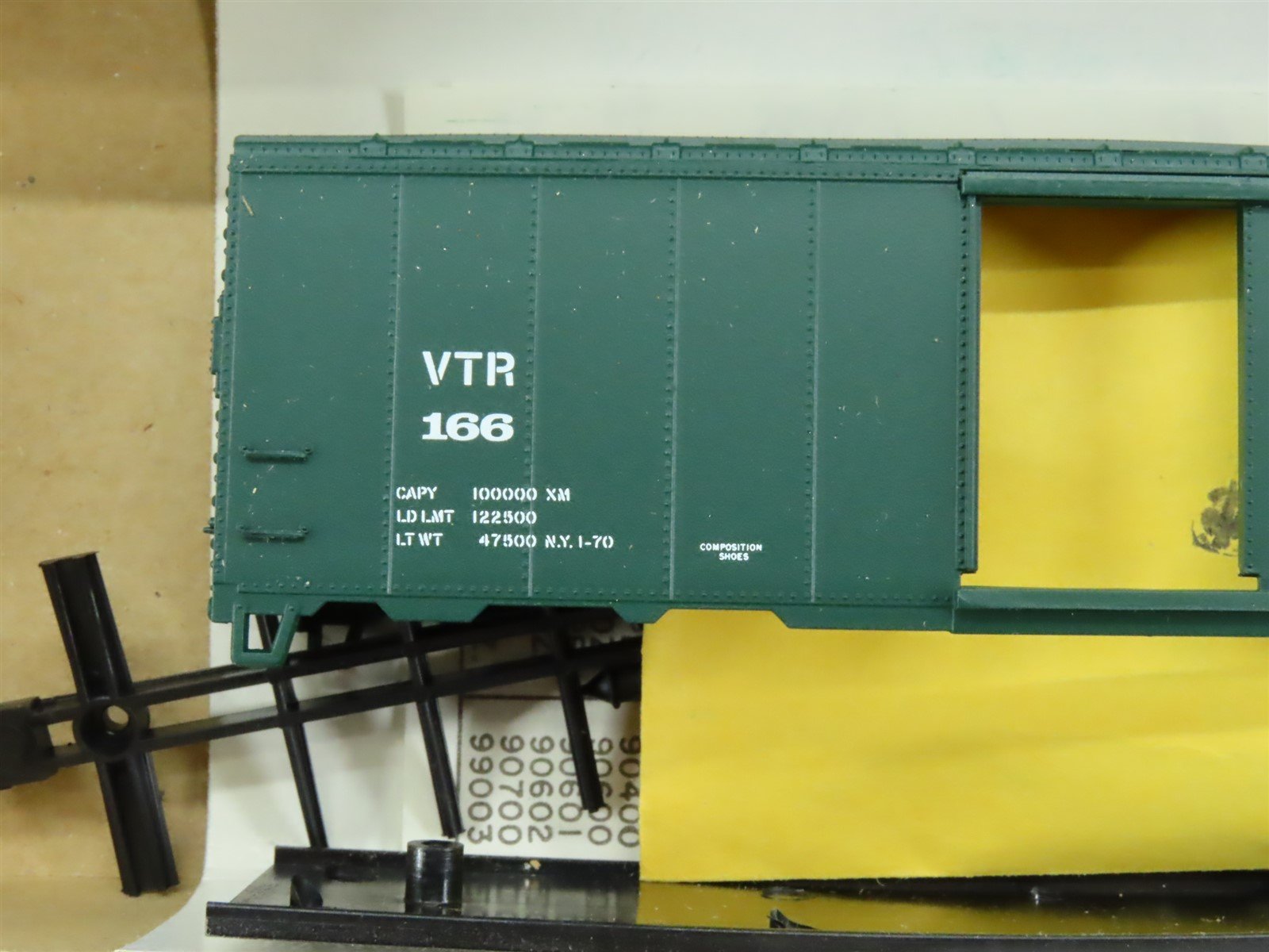 HO Scale Athearn Kit #1214 VTR Vermont Railway 40' Single Door Box Car #166