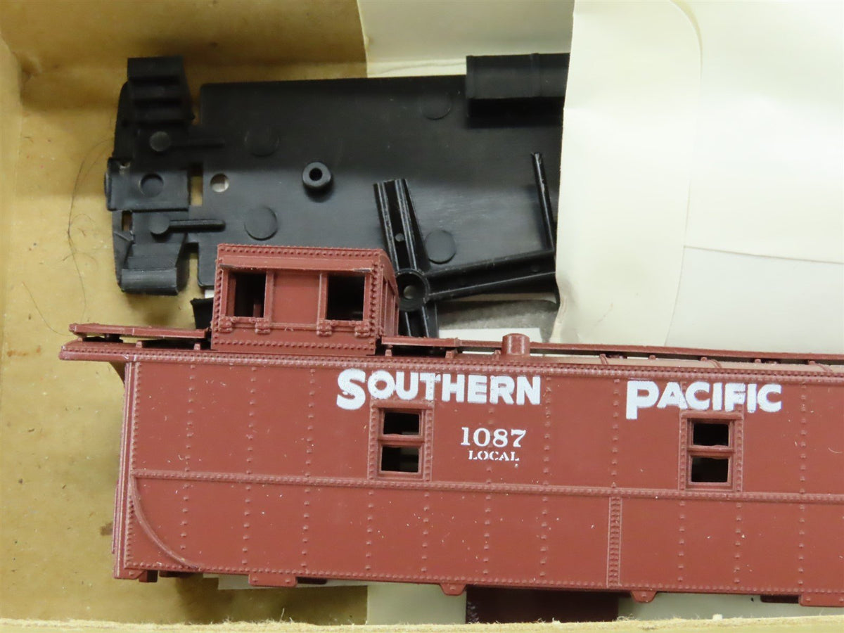 HO Scale Athearn Kit #1251 SP Southern Pacific Offset Cupola Caboose #1087