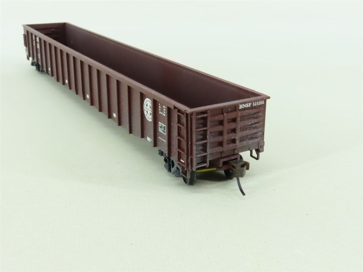 HO Walthers #932-3277 BNSF Railway 65&#39; Mill Gondola #523205 - Custom Weathered