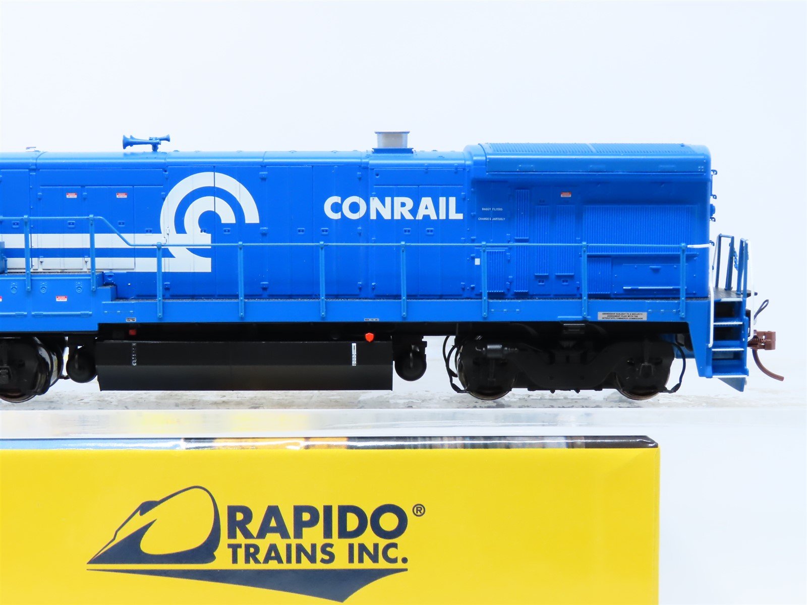 PRE-ORDER: Rapido 546012 - Bilevel Commuter Car Set Coaster
