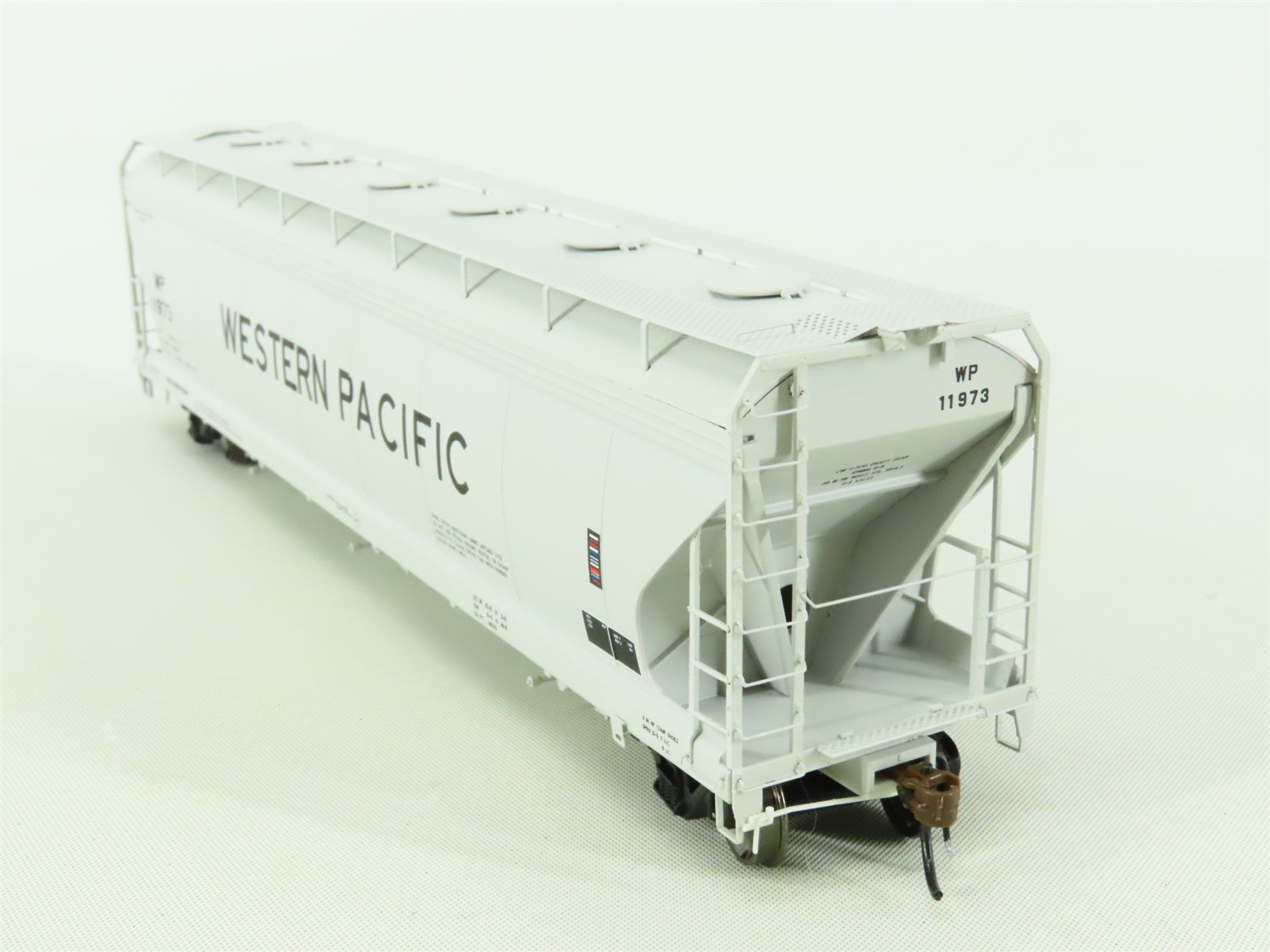 HO Athearn Genesis #ATHG15474 WP Western Pacific 3-Bay Covered Hopper #11973