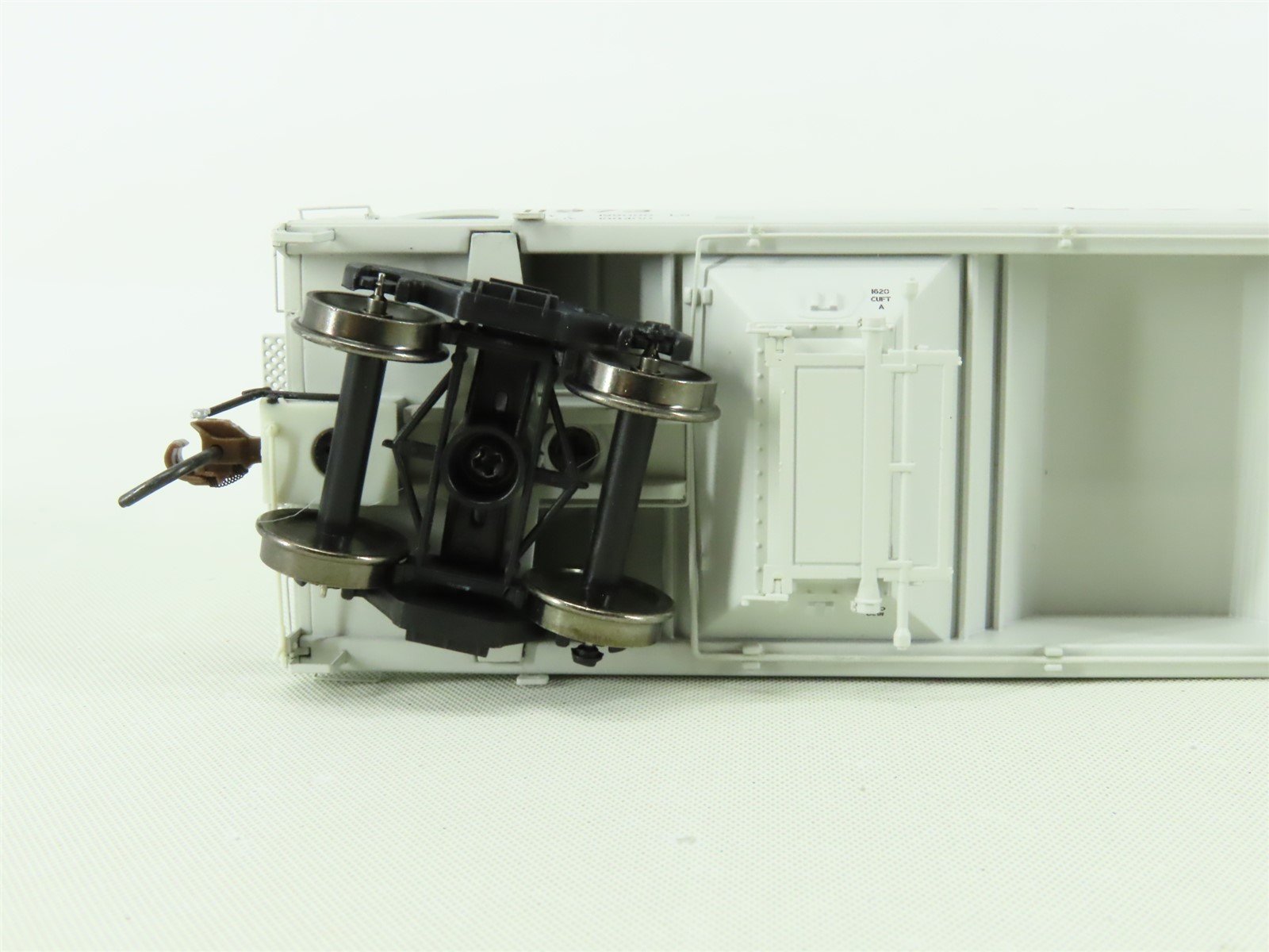 HO Athearn Genesis #ATHG15474 WP Western Pacific 3-Bay Covered Hopper #11973