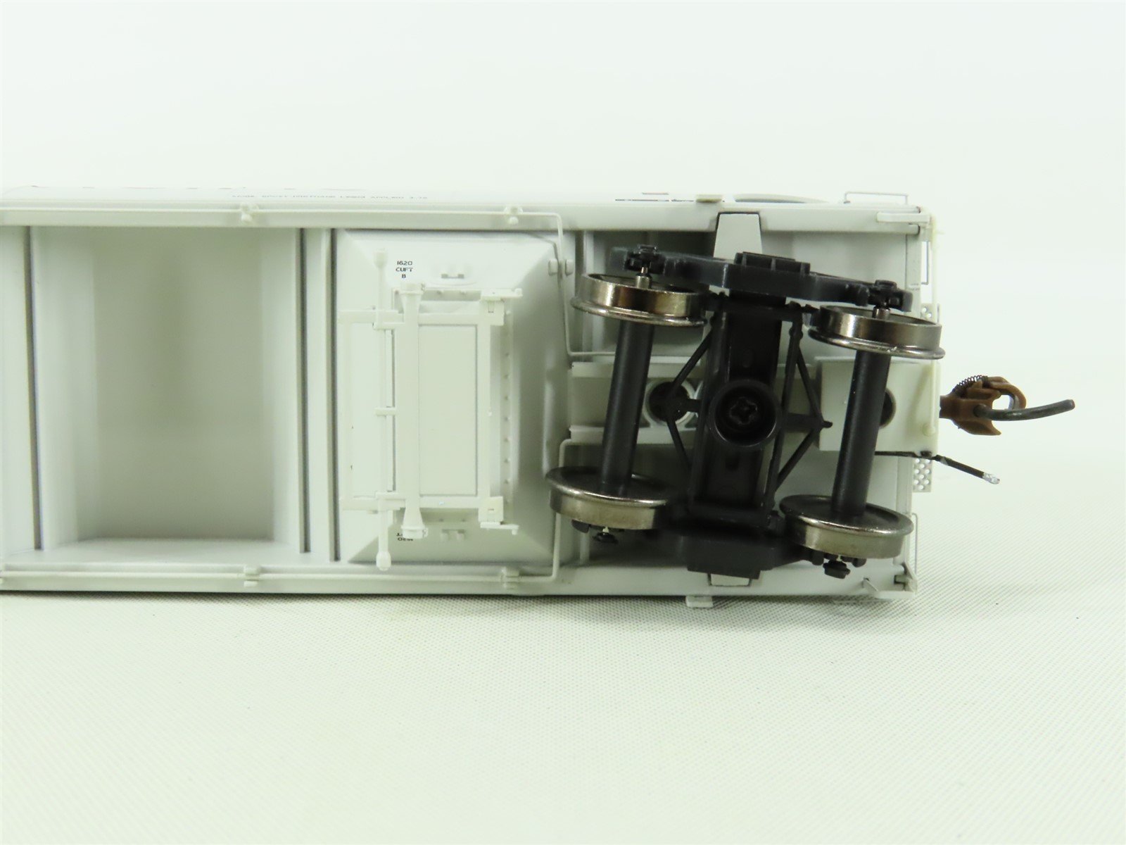 HO Athearn Genesis #ATHG15474 WP Western Pacific 3-Bay Covered Hopper #11973