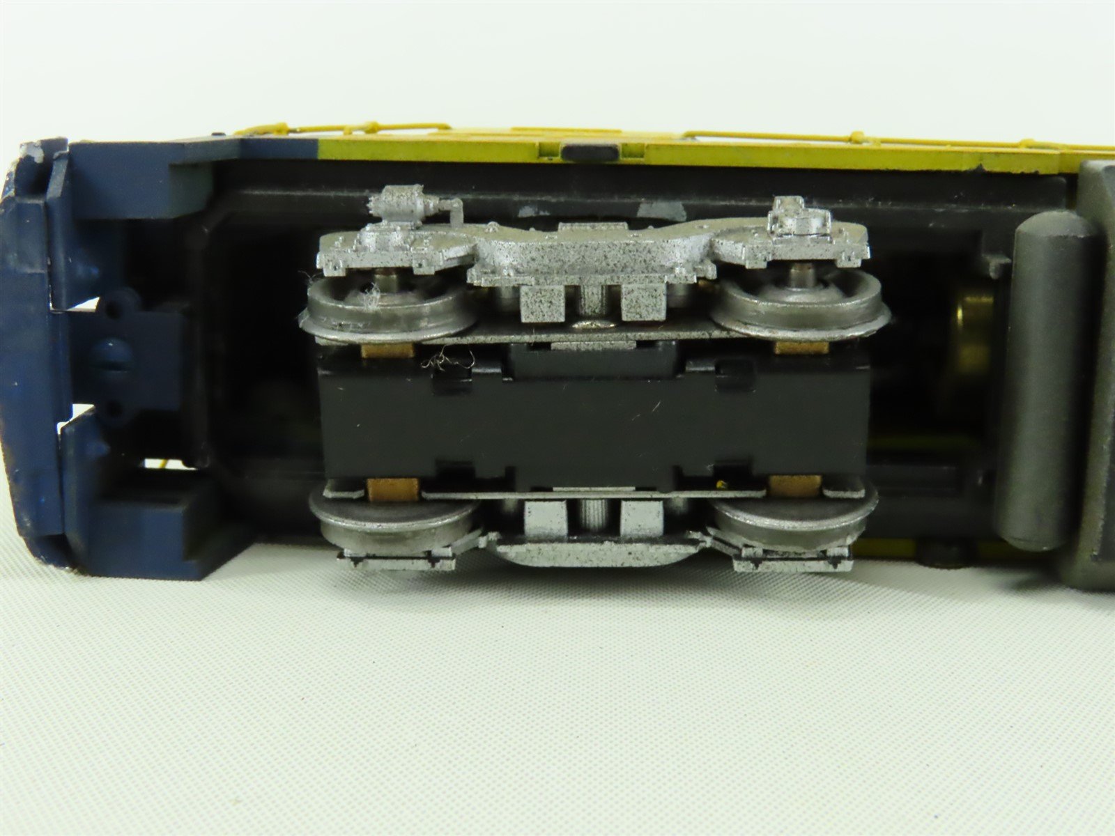 HO Scale Athearn ATSF Santa Fe GE B39-8 Diesel Locomotive #7401 - Weathered