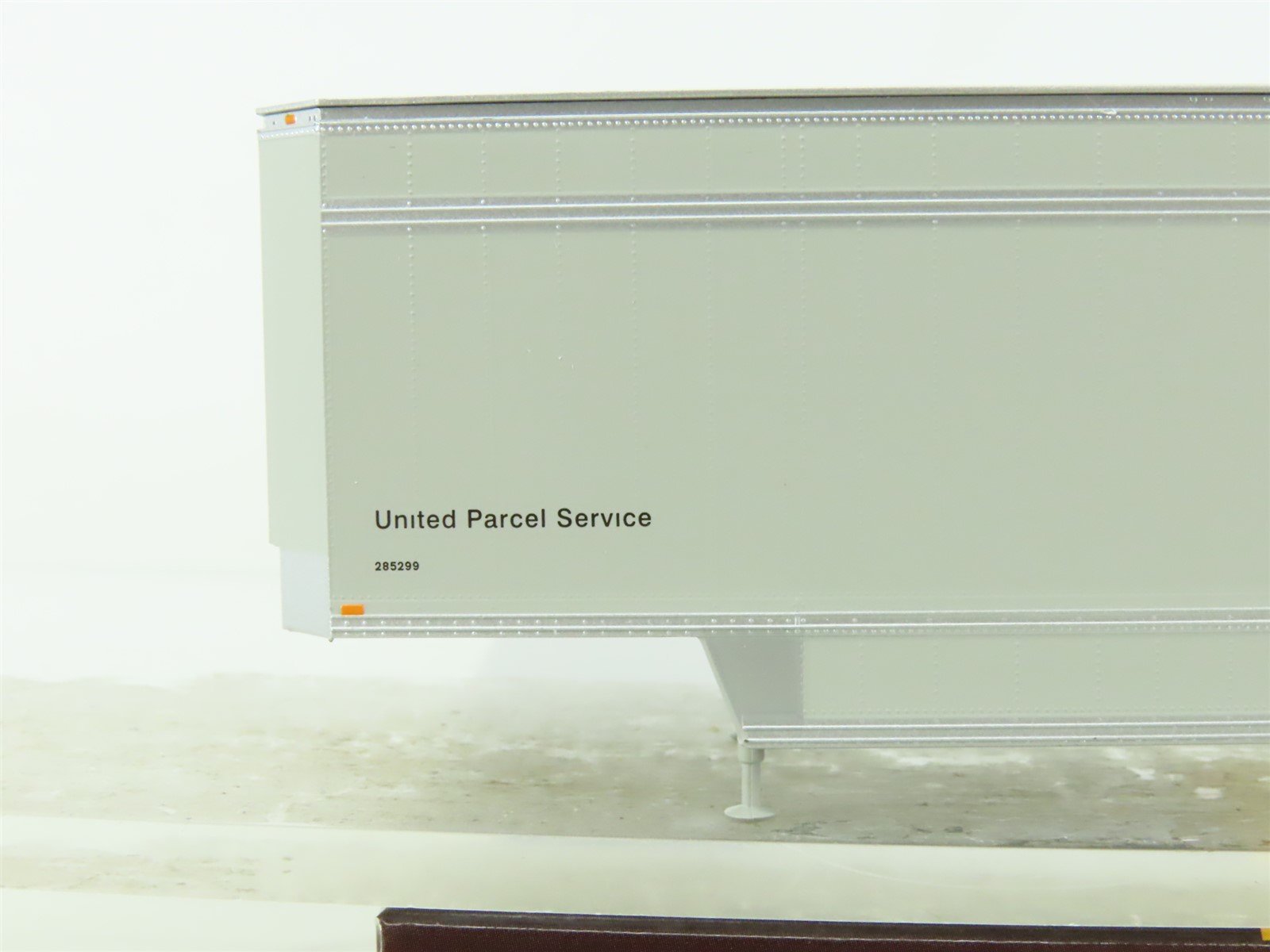 HO Scale Athearn #29422 UPS United Parcel Service 28' Parcel Trailer #285299