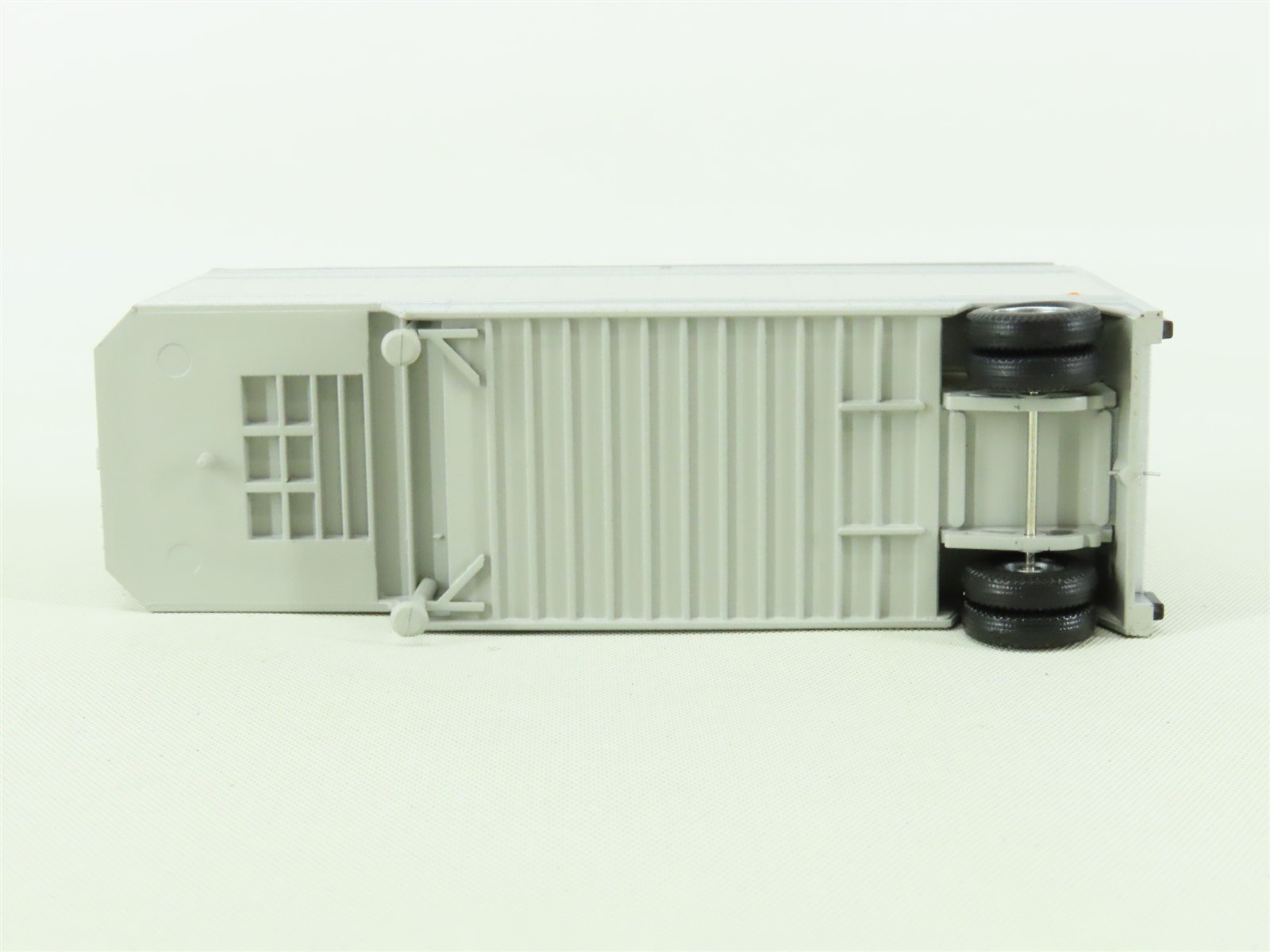 HO Scale Athearn #29422 UPS United Parcel Service 28' Parcel Trailer #285299