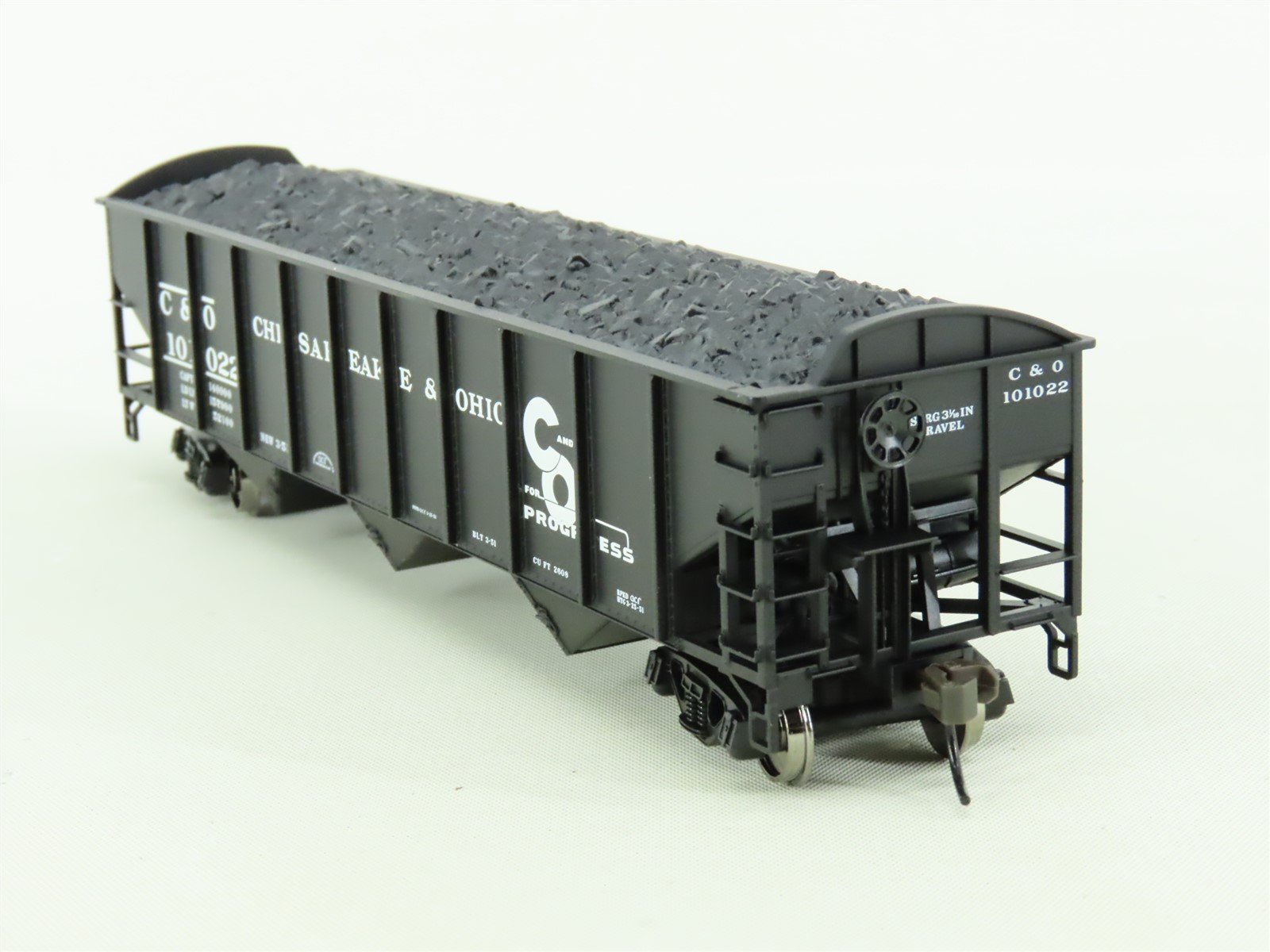 HO Scale Atlas Trainman #986 C&O Chesapeake & Ohio 3-Bay Hopper w/ Load #101022