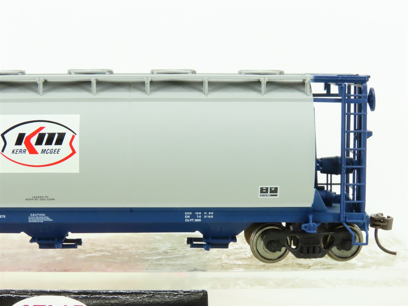 HO Scale Atlas #1120B ACFX Kerr McGee 3-Bay Cylindrical Covered Hopper #62012