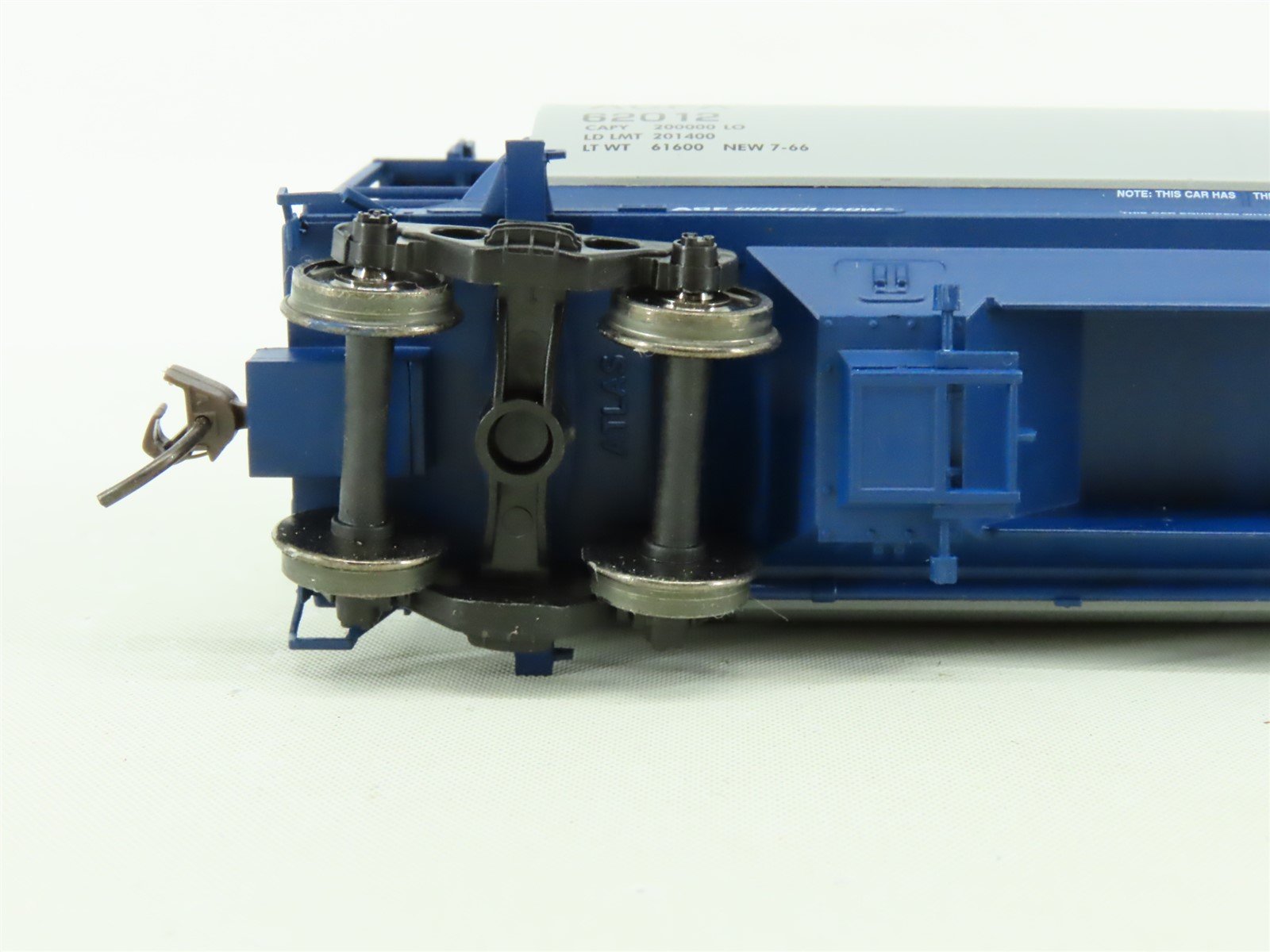 HO Scale Atlas #1120B ACFX Kerr McGee 3-Bay Cylindrical Covered Hopper #62012