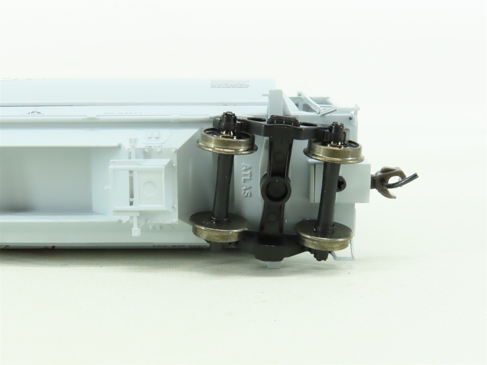 HO Scale Atlas #1941-2 ACFX French's 3-Bay Cylindrical Covered Hopper #60928