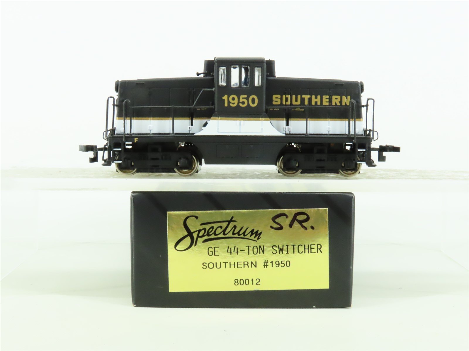 HO Bachmann Spectrum 80012 SOU Southern Railway GE 44-Ton Diesel Switcher #1950