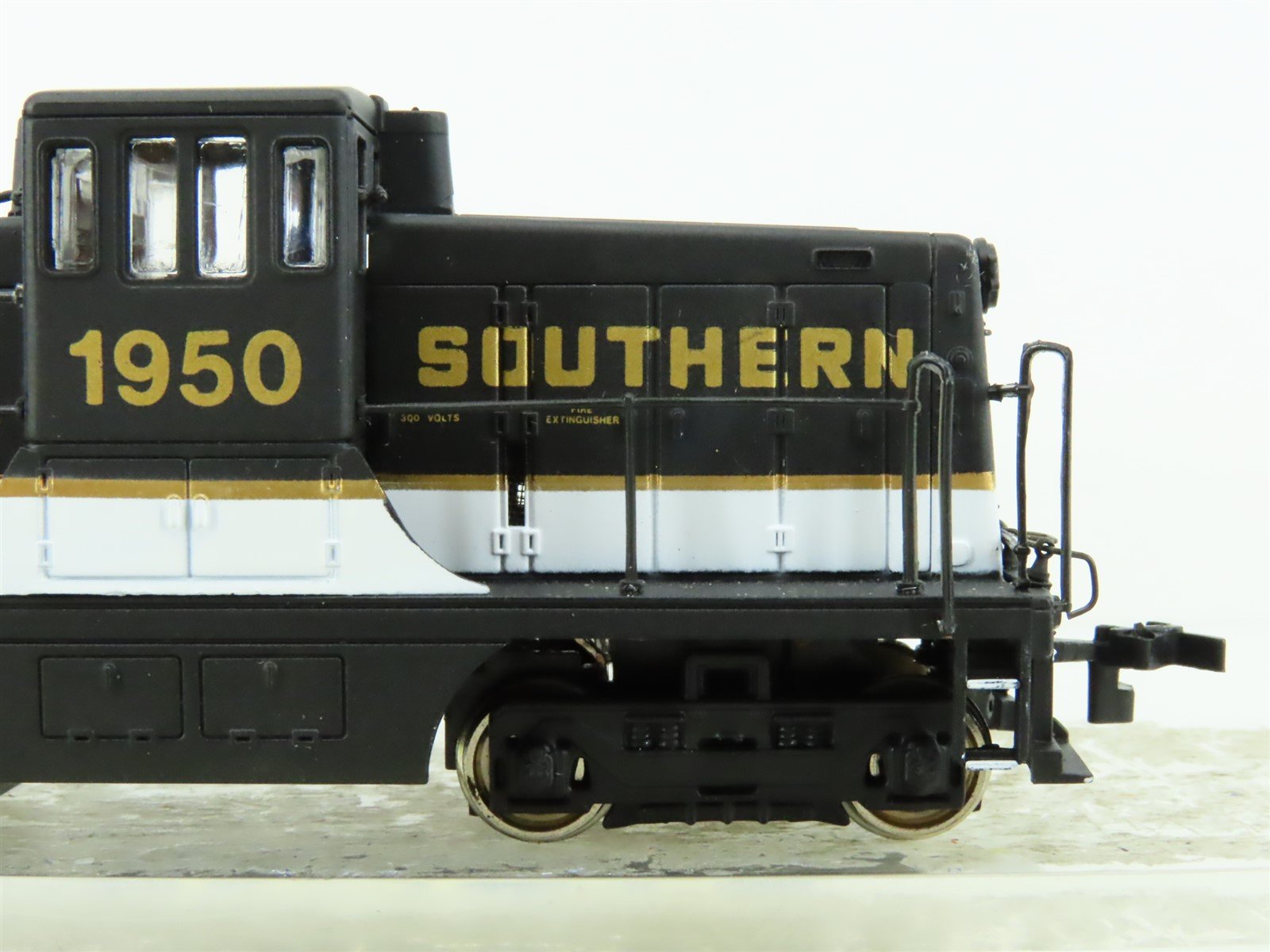 PULLMAN HO - Locomotive type BB 63000 ép IV SNCF (BB 63614) - PULLMAN PULLMAN HO - Locomotive type BB 63000 ép IV SNCF (BB 63614) - PULLMAN