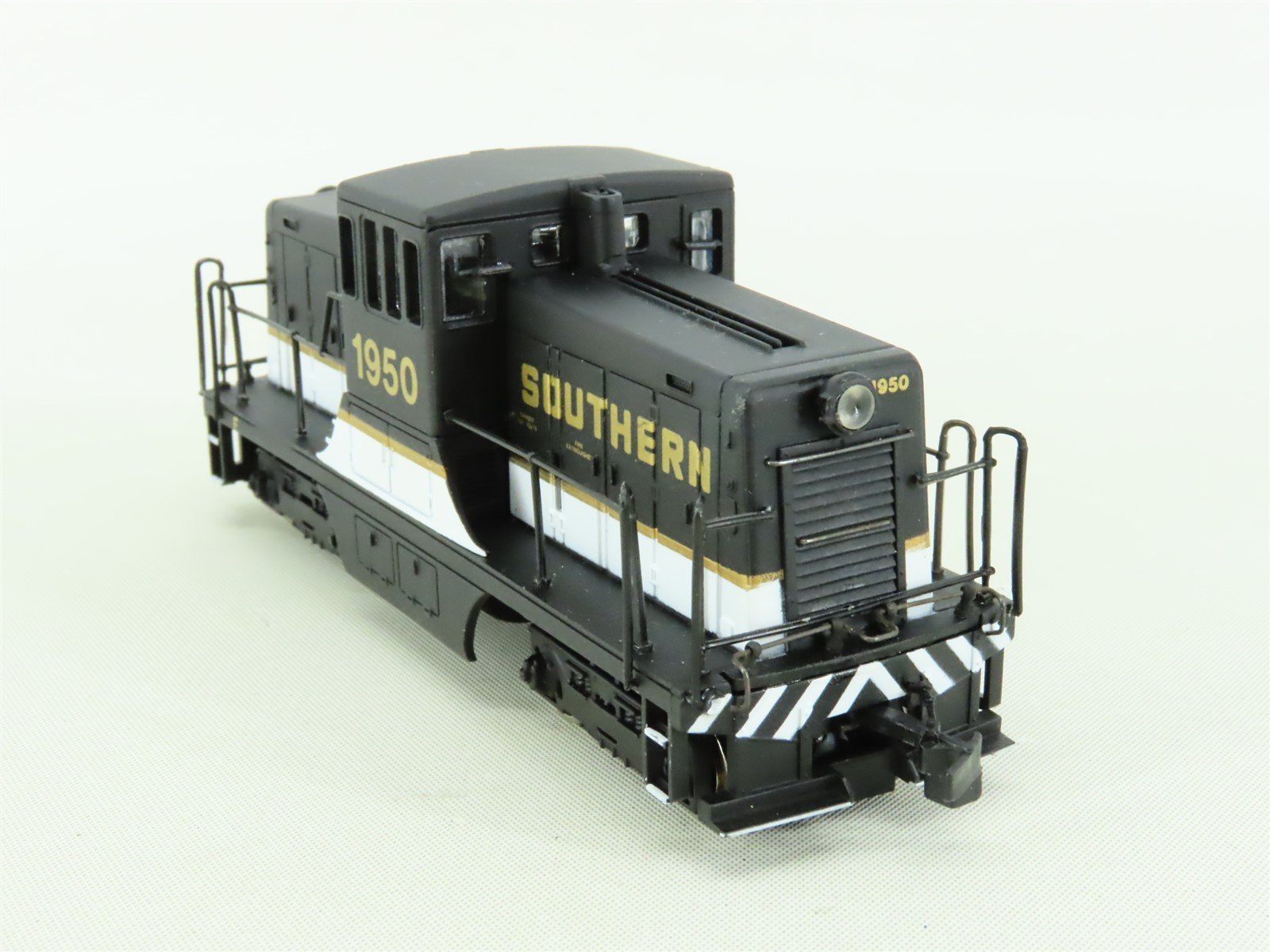 HO Bachmann Spectrum 80012 SOU Southern Railway GE 44-Ton Diesel