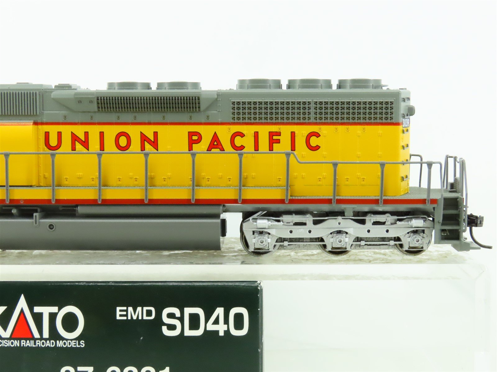 HO Scale KATO 37-6331 UP Union Pacific EMD SD40 Diesel #3039 DCC 